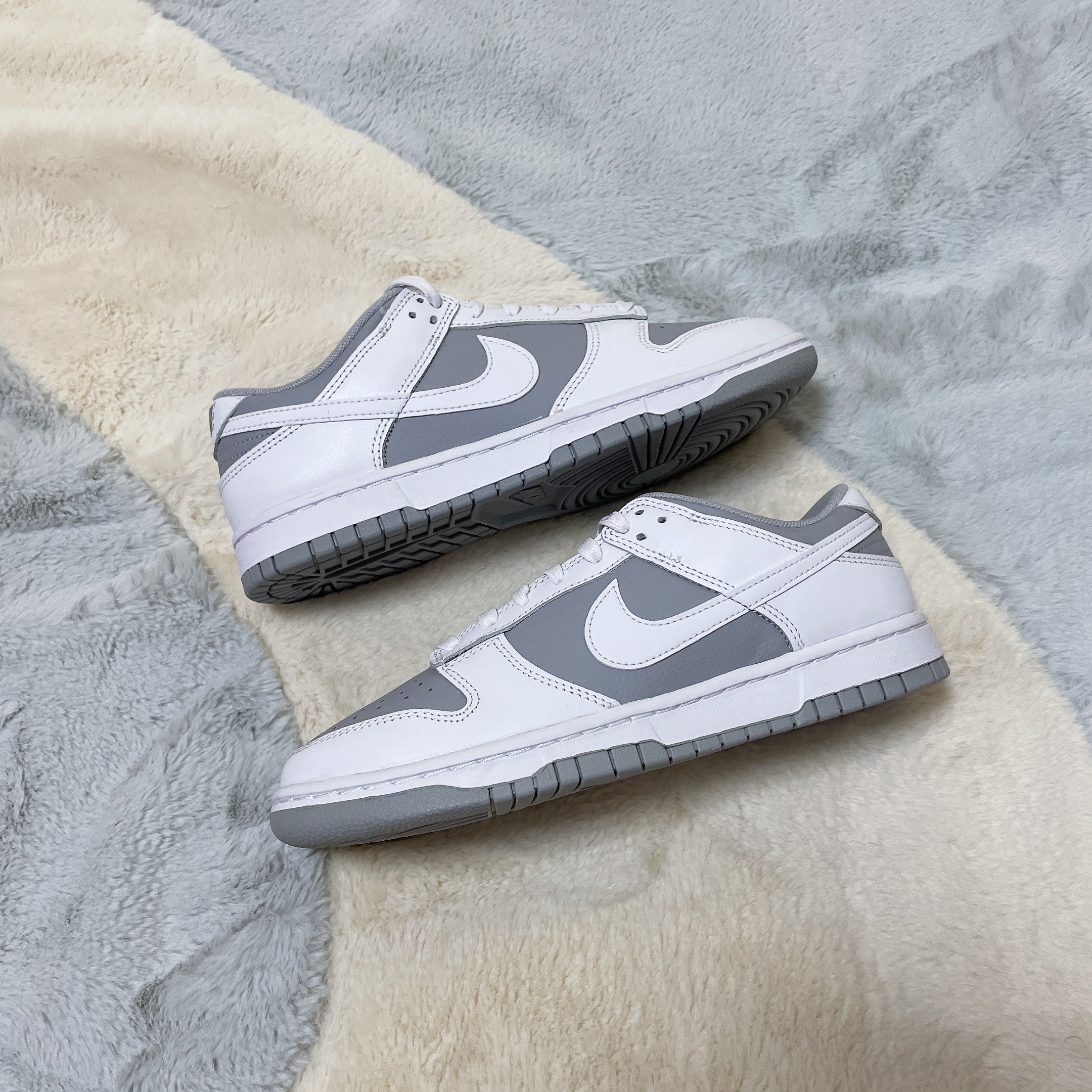 Nike Dunk Low Retro White Neutral Grey 착용 스타일 - 2