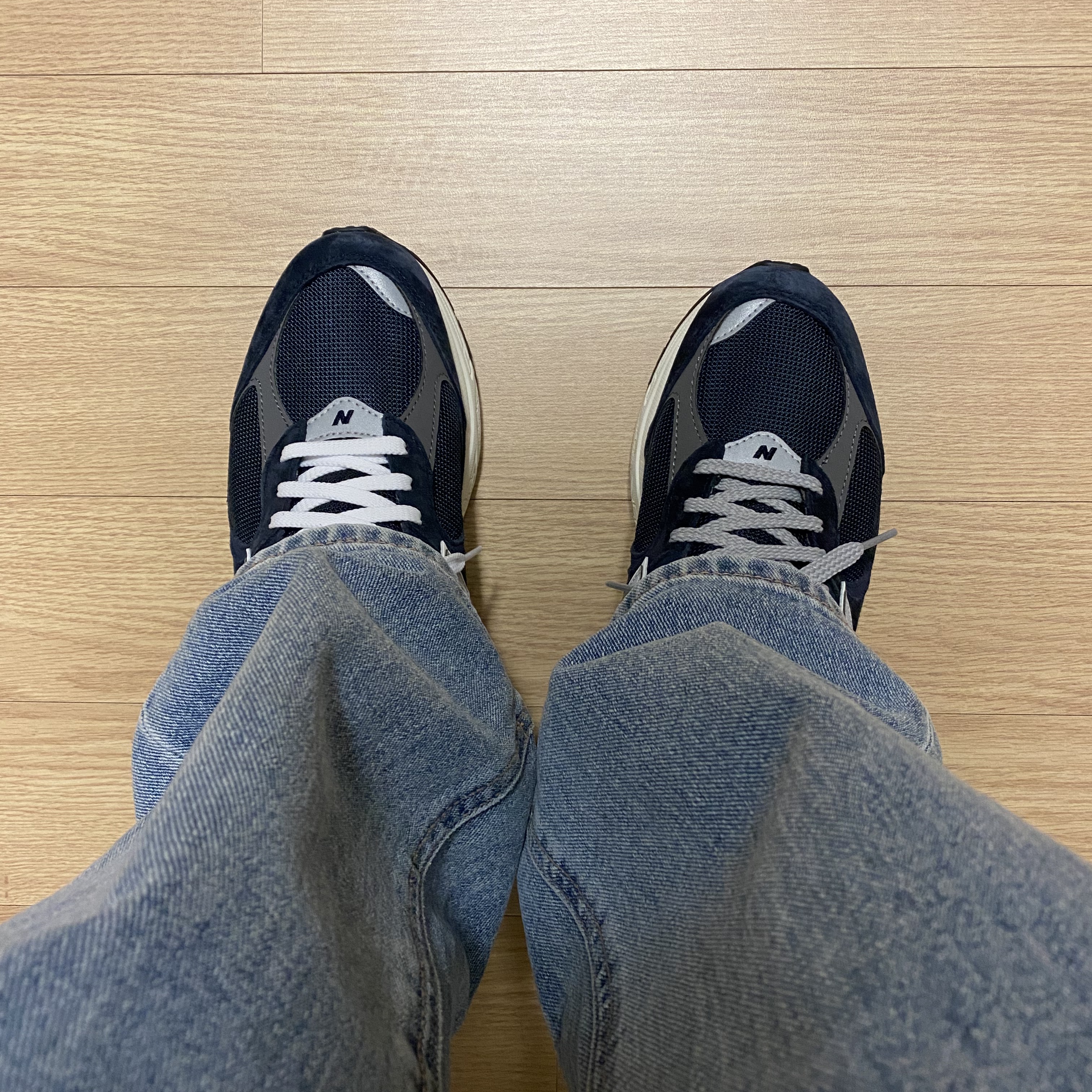 New Balance 2002R Eclipse Castlerock 착용 스타일 - 2