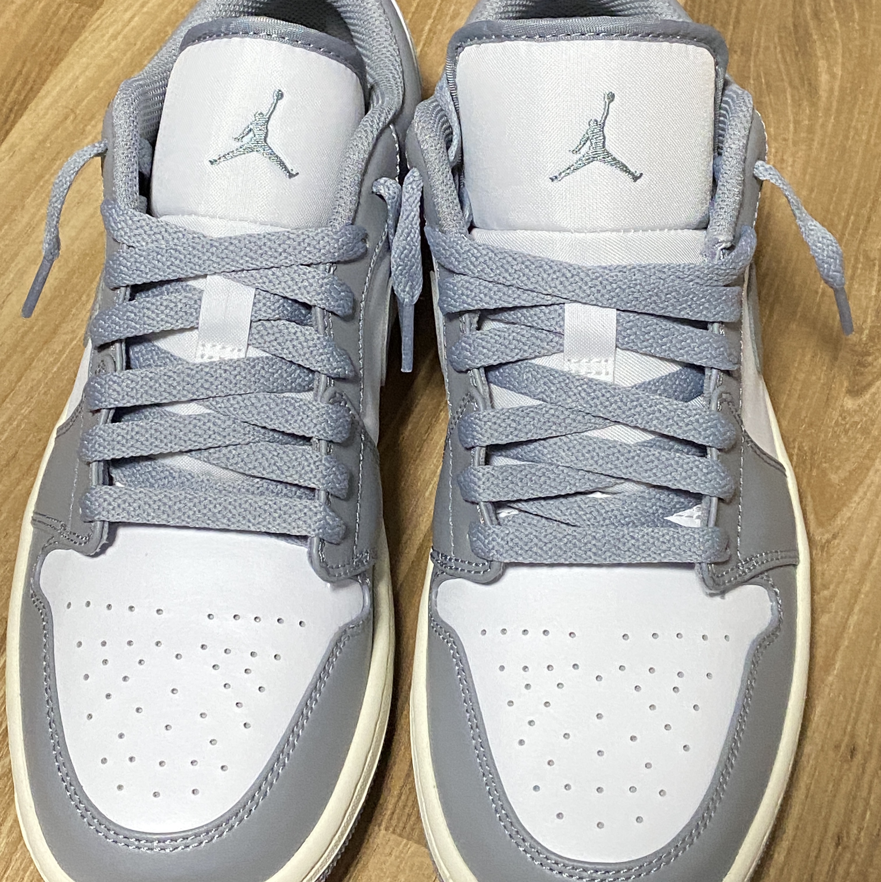 Jordan 1 Low Stealth and White 착용 스타일