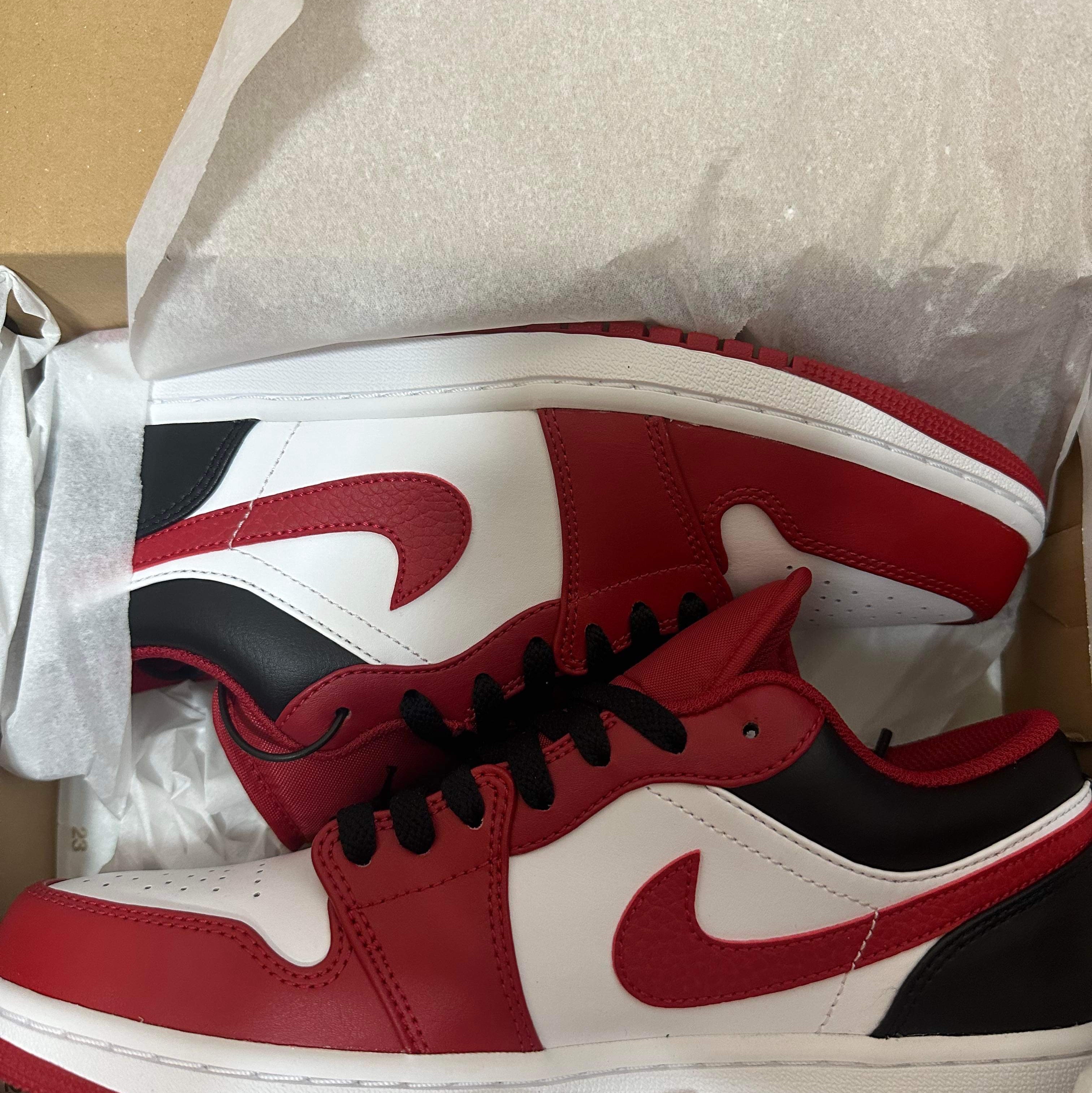 Jordan 1 Low White Gym Red Black 착용 스타일