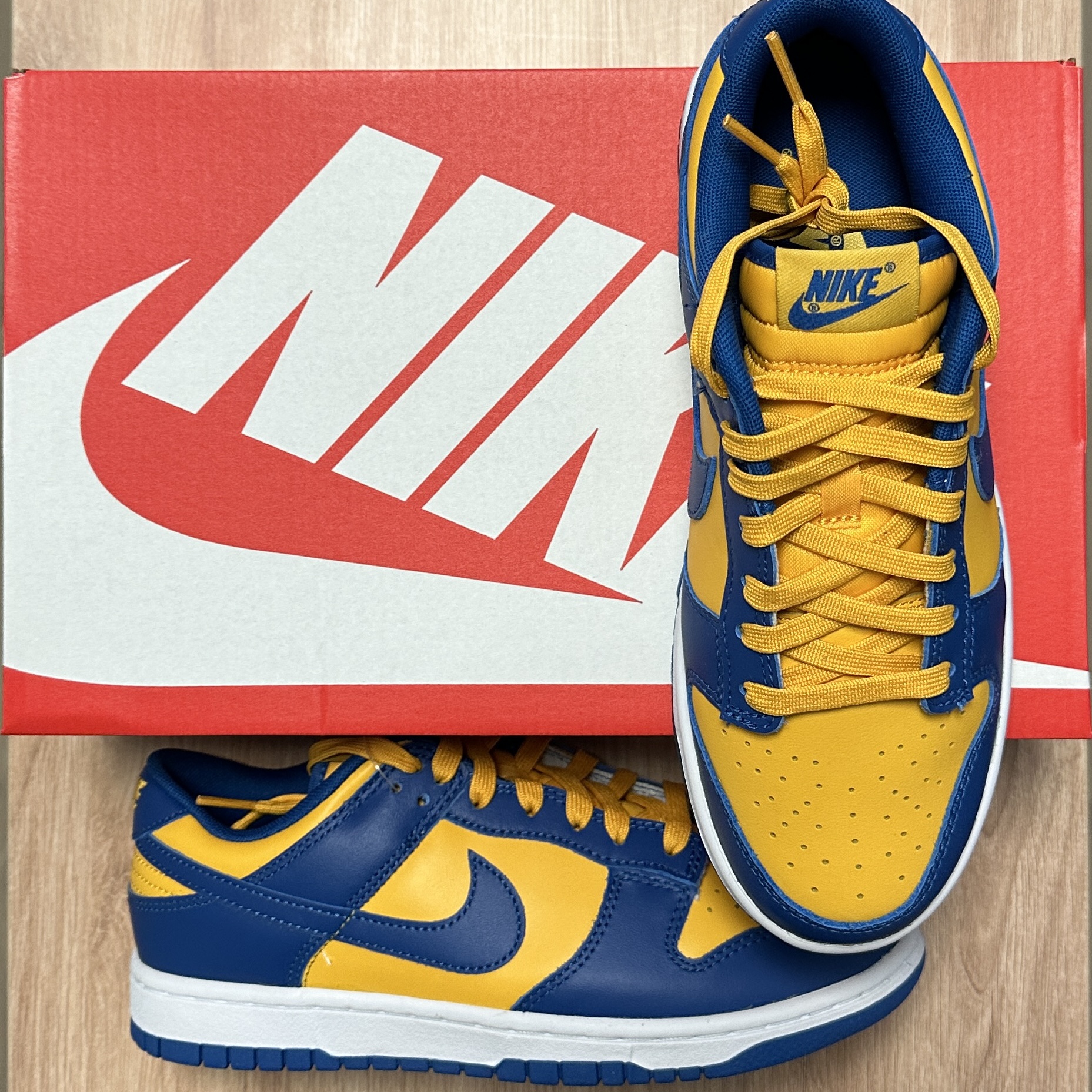 Nike Dunk Low Retro Blue Jay and University Gold 착용 스타일