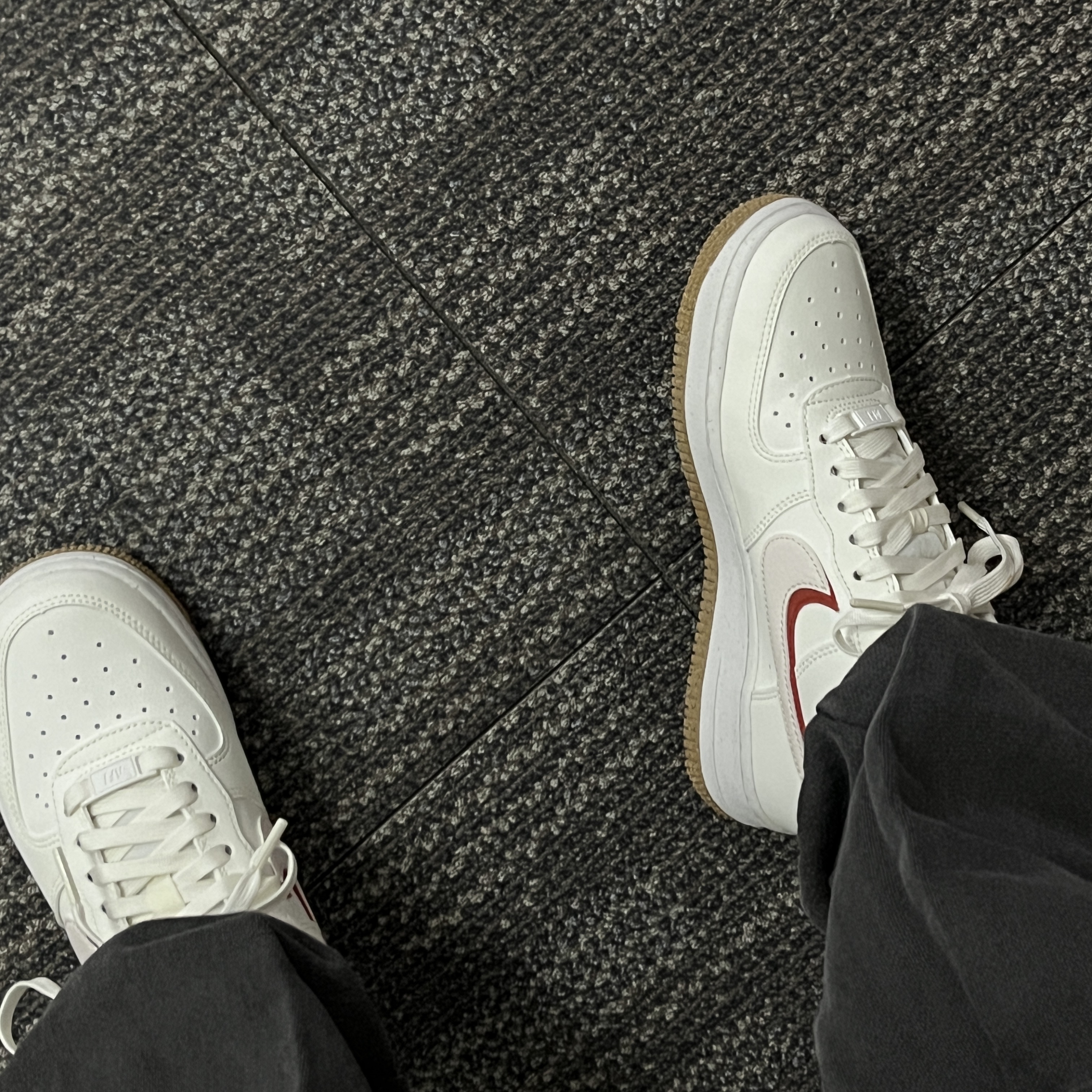 (W) Nike Air Force 1 '07 LX Sail Cinnabar 착용 스타일