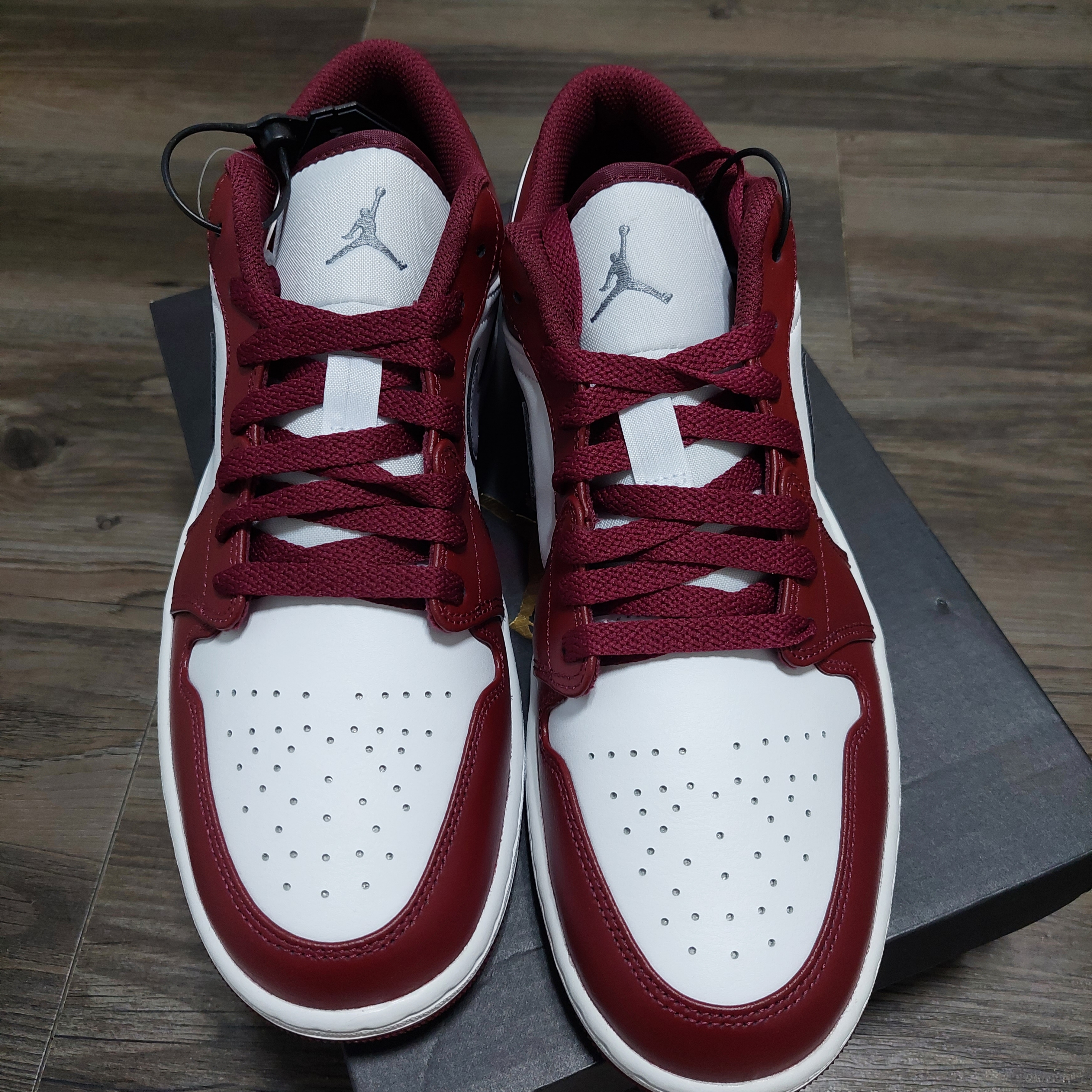 Jordan 1 Low Cherrywood Red 착용 스타일 - 2