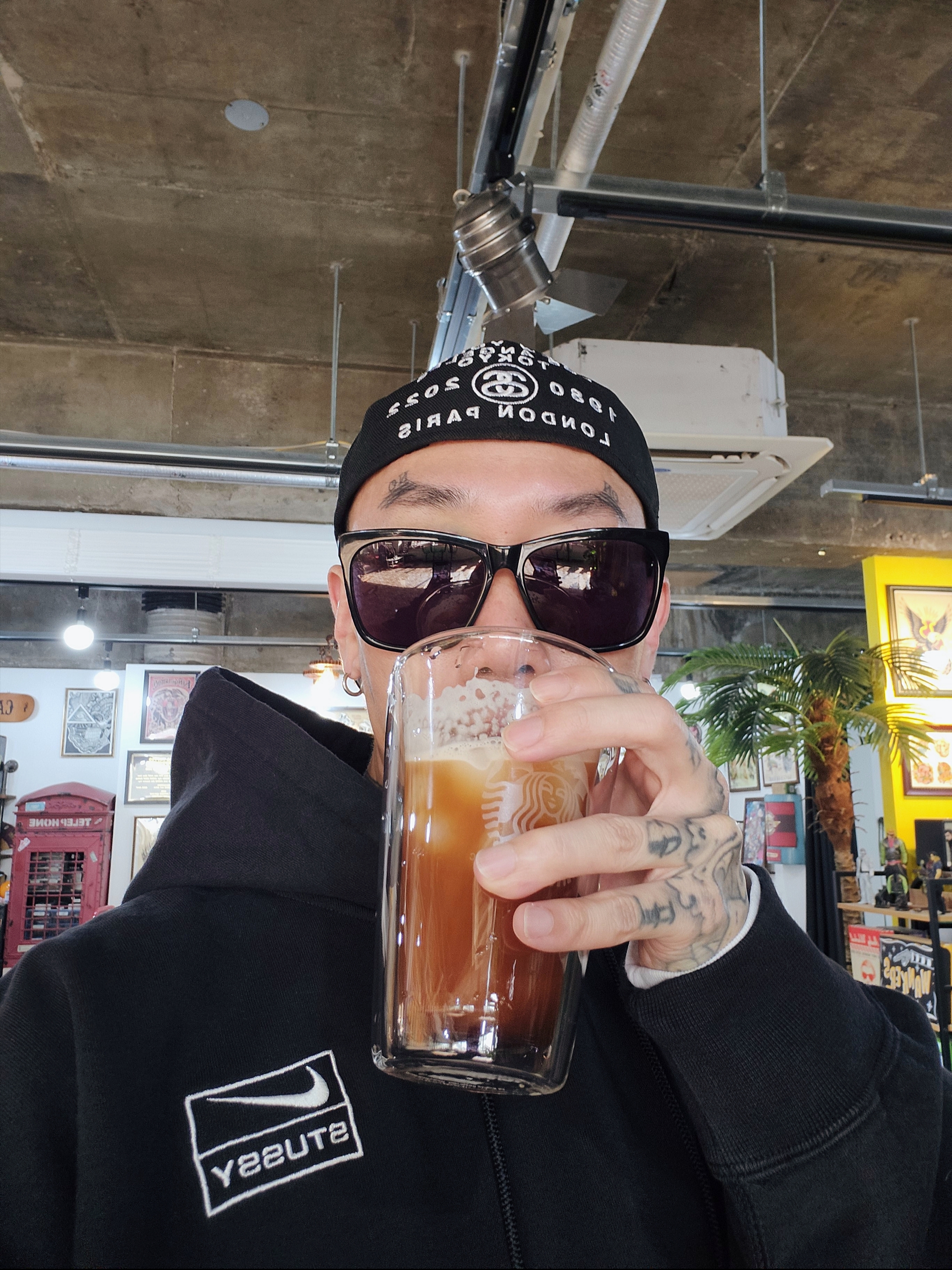 Stussy World Tour New Era Cap Black, Nike x Stussy NRG RA Washed Pullover Hoodie Black (DN4028-010) 착용 스타일