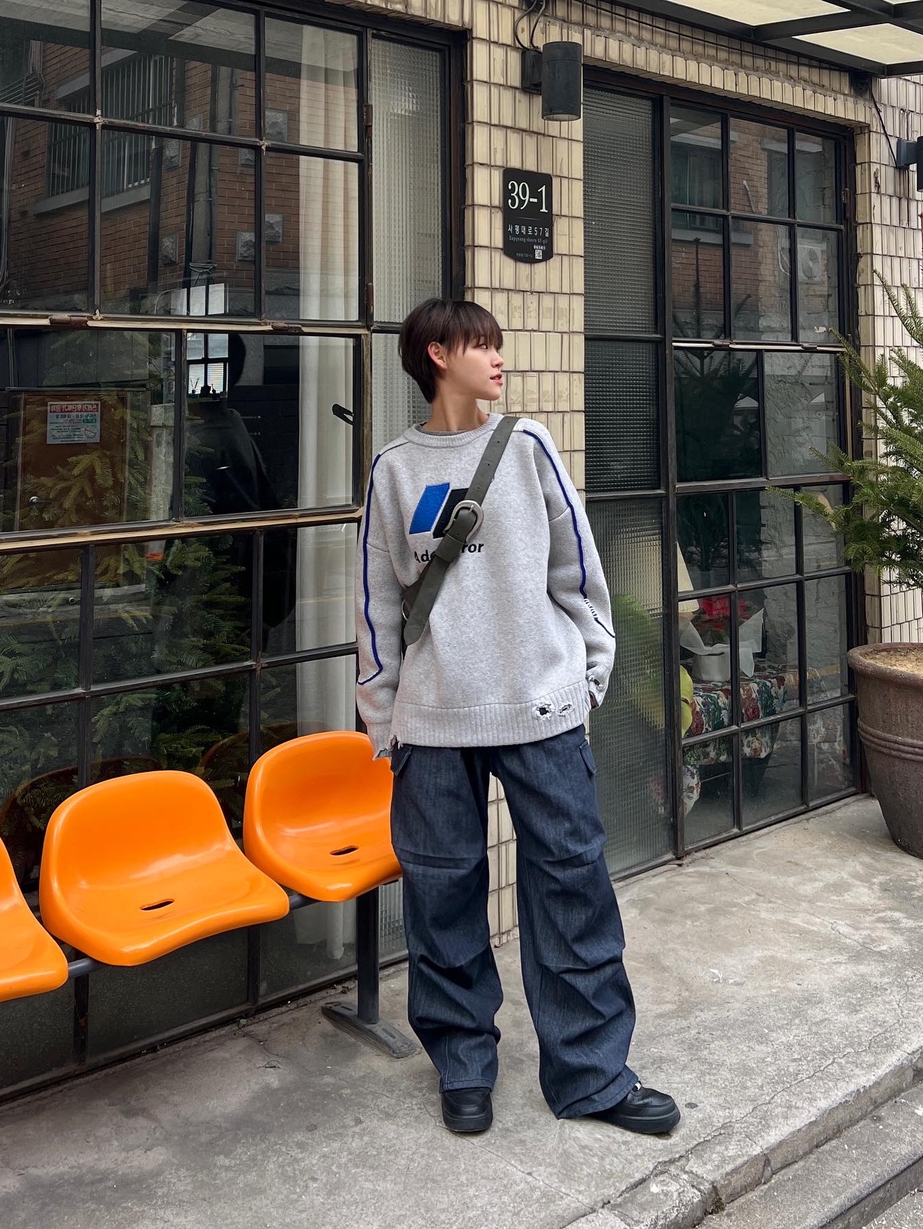 Zara x Ader Error Oversize Sweater Grey 착용 스타일 - 1