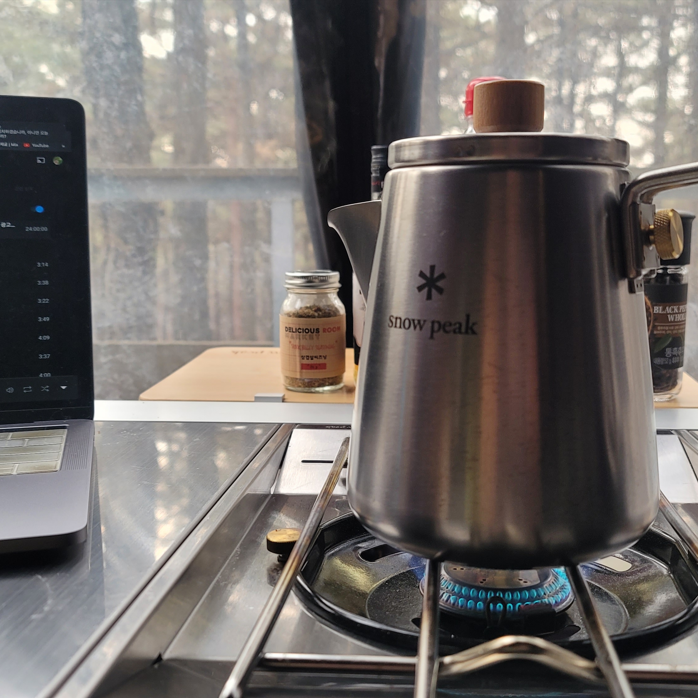Snow Peak Field Barista Kettle 착용 스타일 - 1