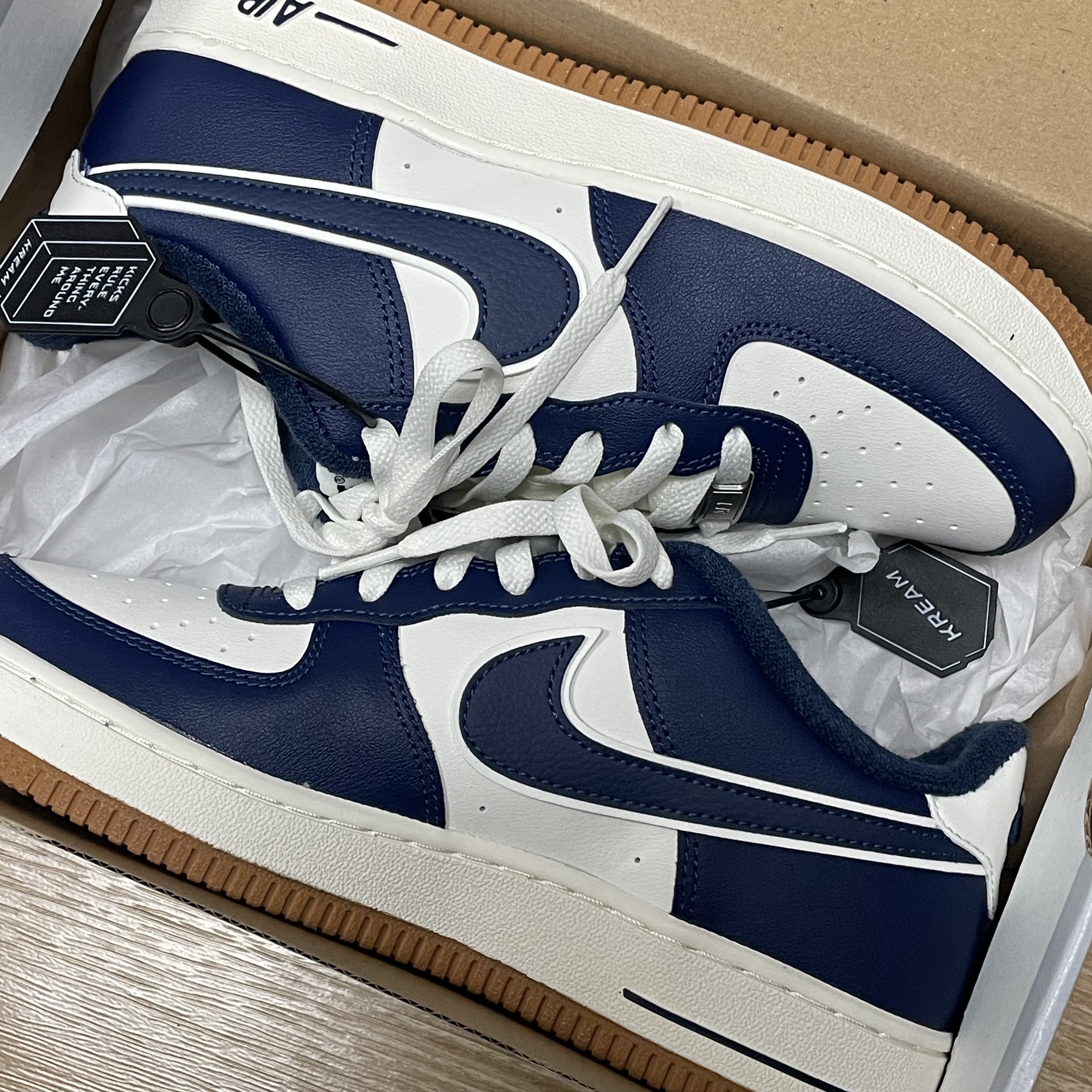 (GS) Nike Air Force 1 LV8 3 Midnight Navy 착용 스타일 - 1