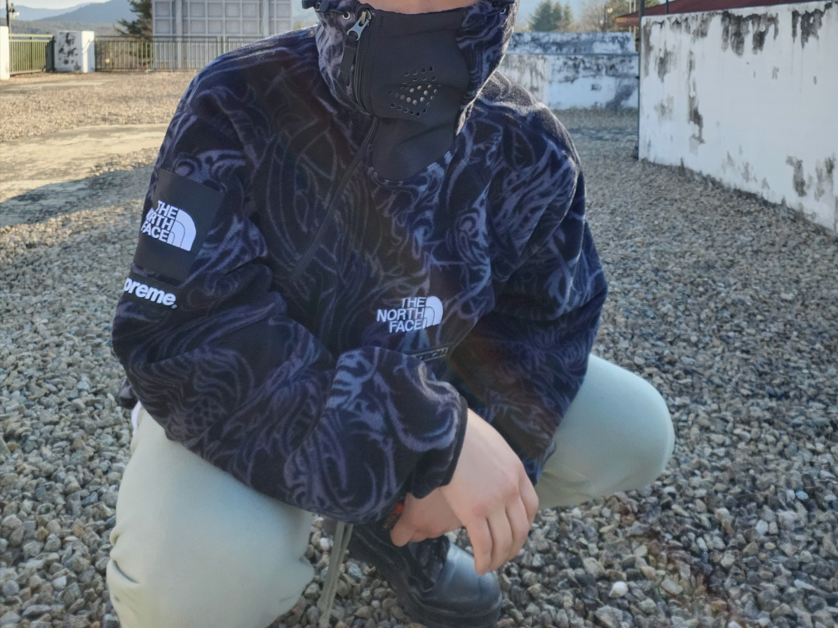 Supreme x The North Face Steep Tech Fleece Pullover Black Dragon - 22FW, Zara x Ader Error Oversize Puffer Jacket Grey 착용 스타일 - 3