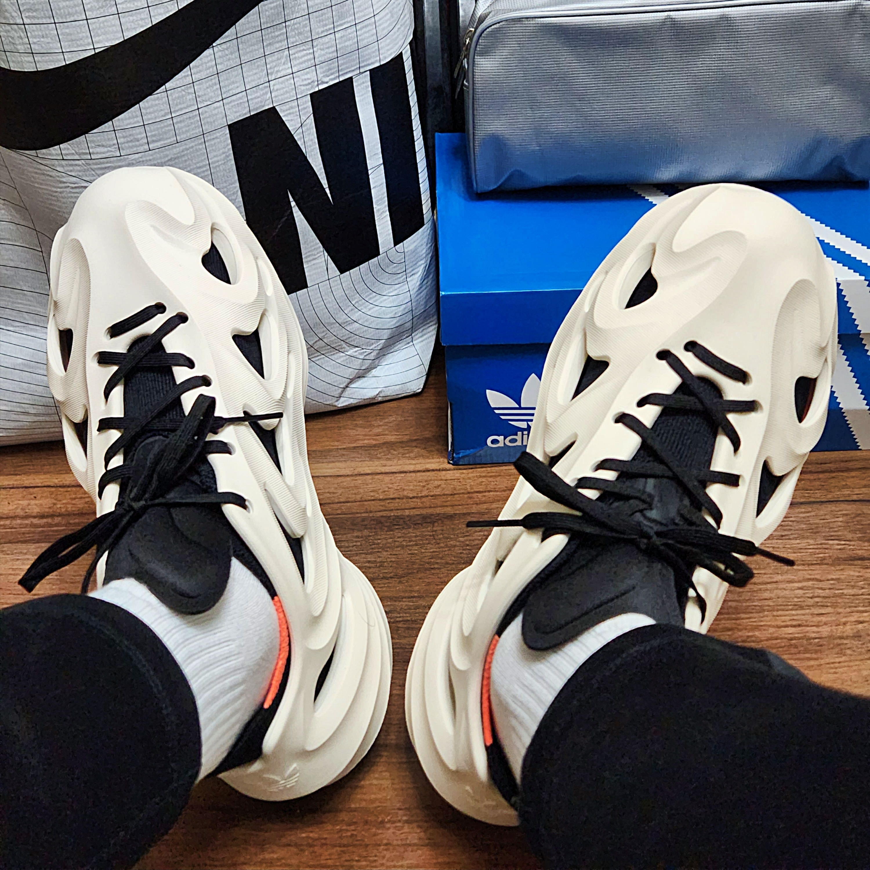 Adidas Adifom Q Wonder White Core Black 착용 스타일