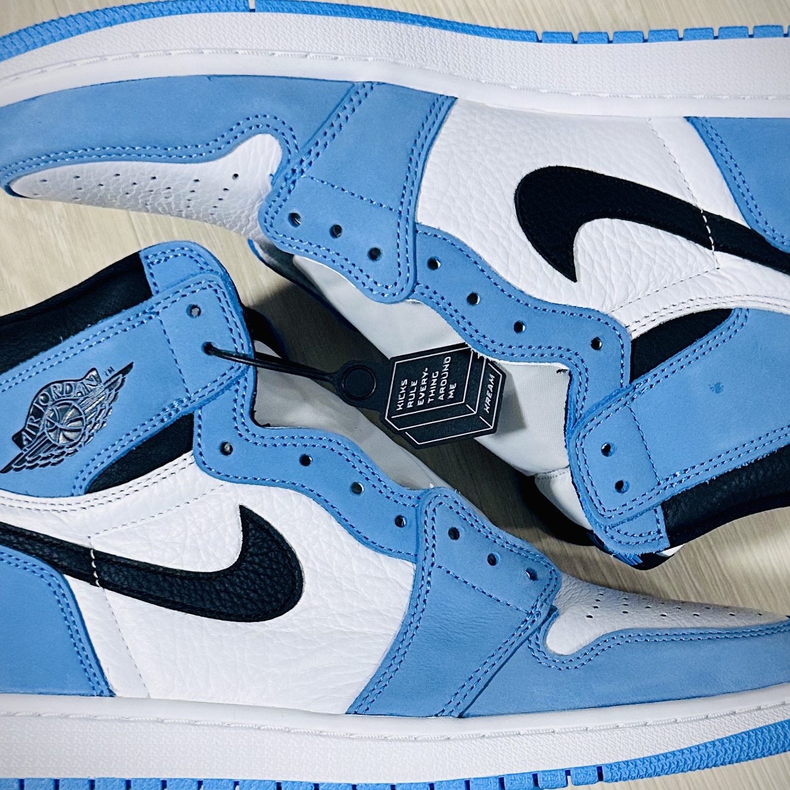 Jordan 1 Retro High OG University Blue 착용 스타일 - 2