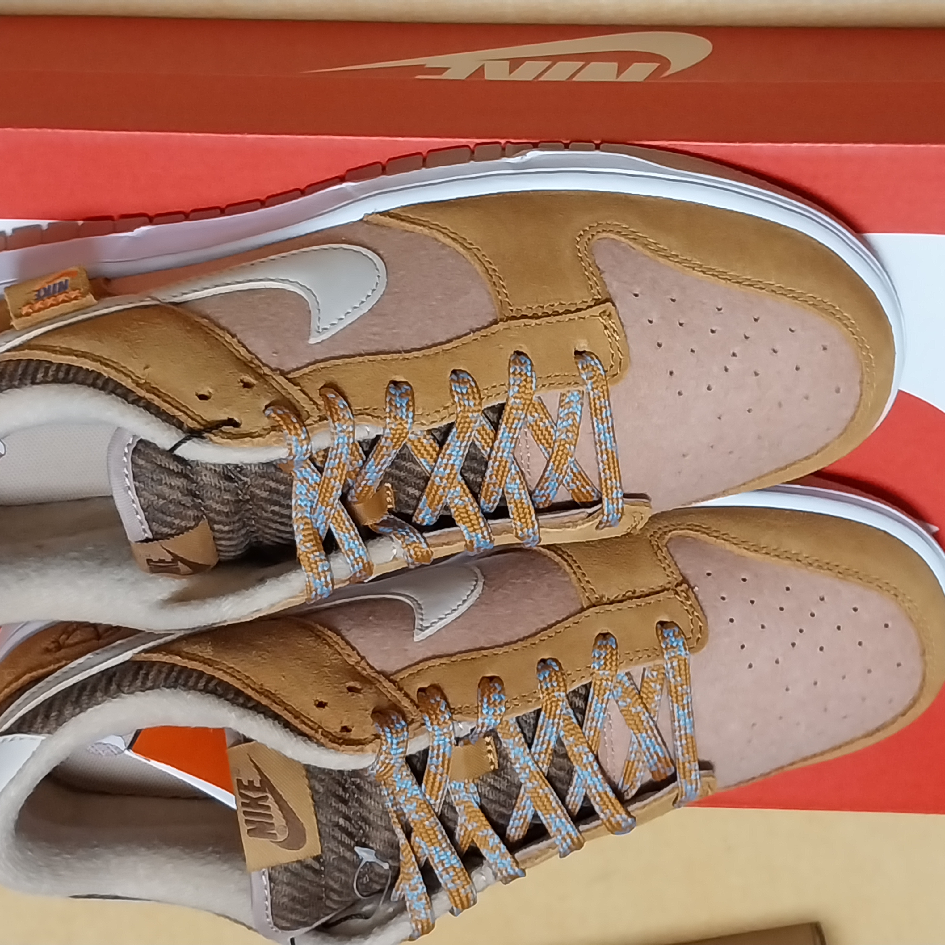 Nike Dunk Low SE Praline Desert Ochre 착용 스타일