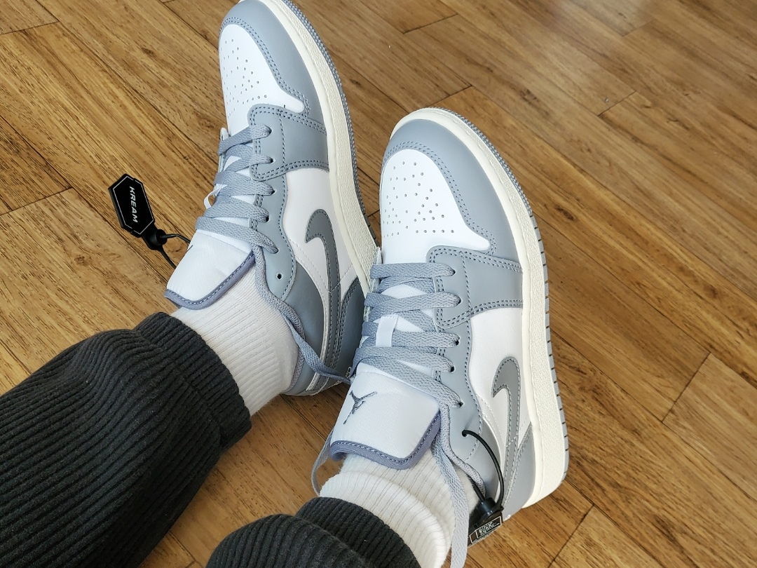 (GS) Jordan 1 Low Stealth and White 착용 스타일