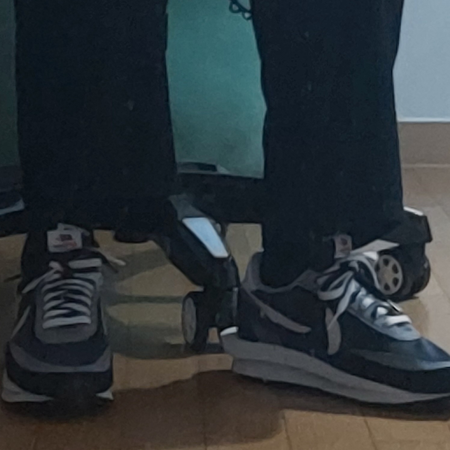 Nike x Sacai LDWaffle Black 착용 스타일 - 2