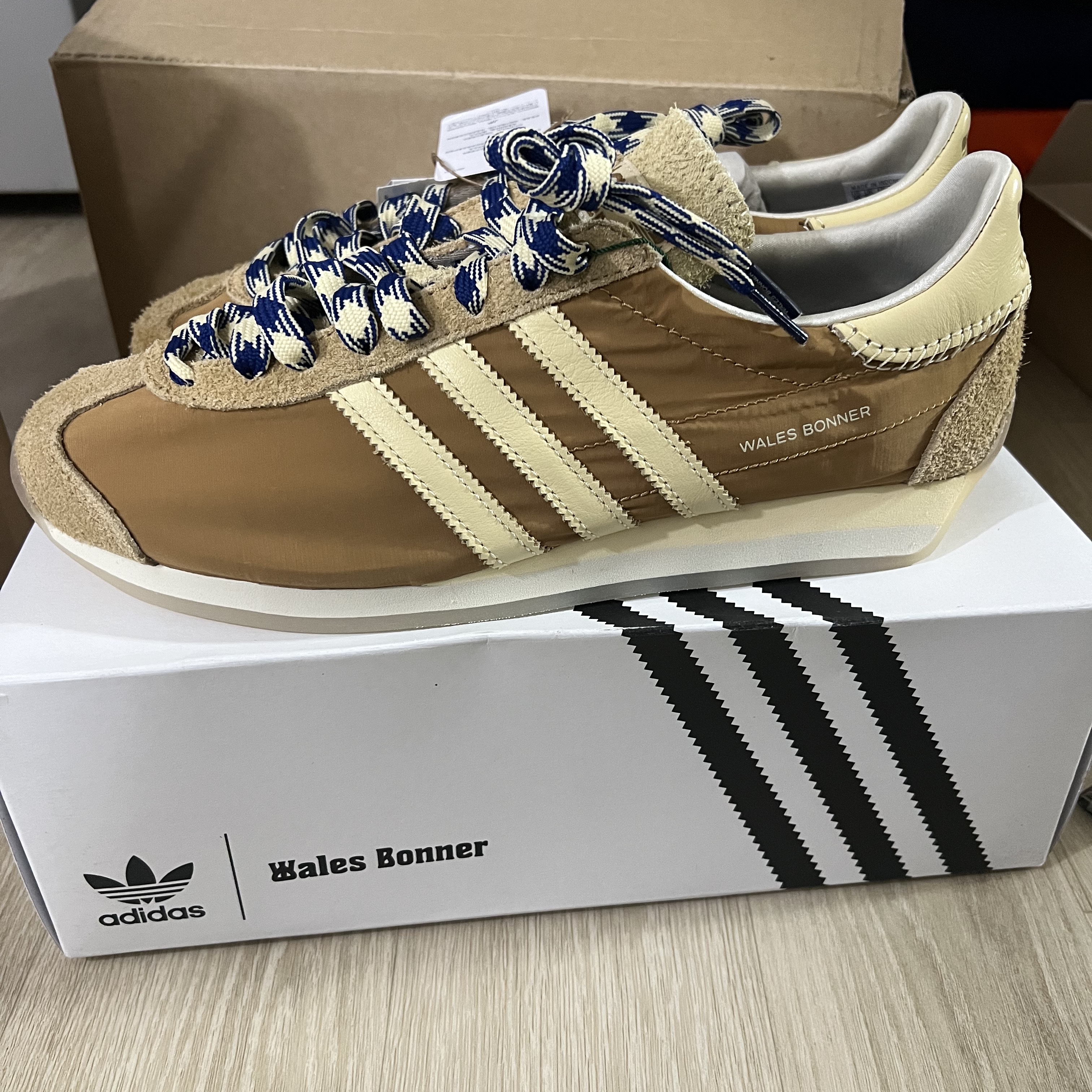 Adidas x Wales Bonner Country Mesa 착용 스타일