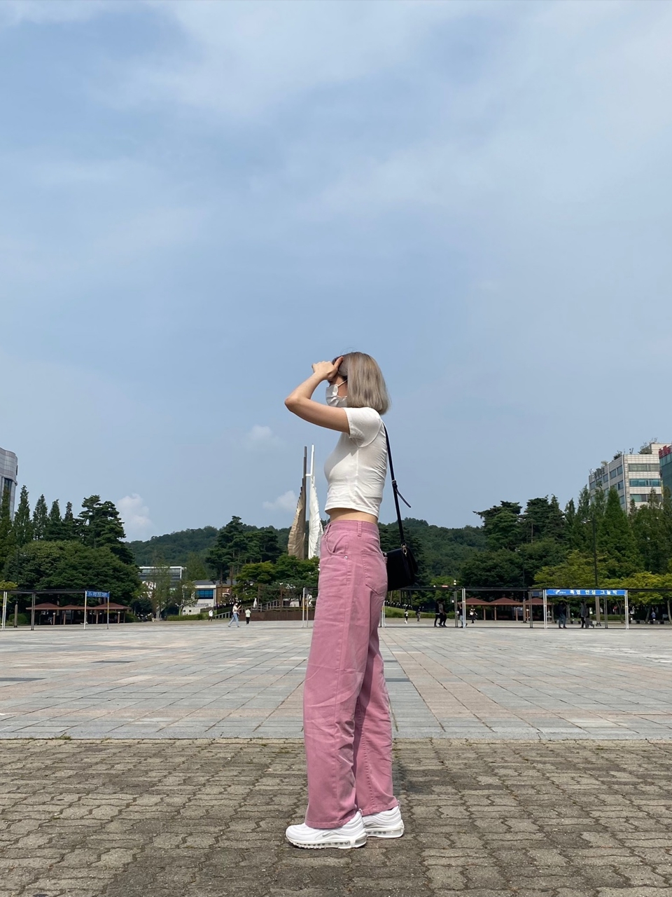 Nike Air Max 97 Triple White Wolf Grey 착용 스타일 - 2