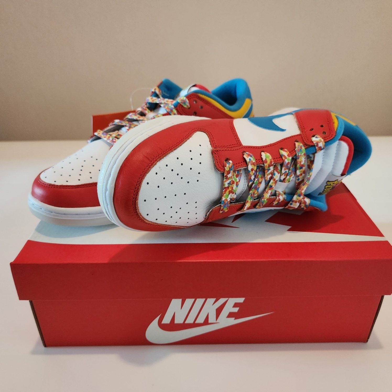 Nike x LeBron James x Fruity Pebbles Dunk Low QS Habanero Red 착용 스타일 - 2