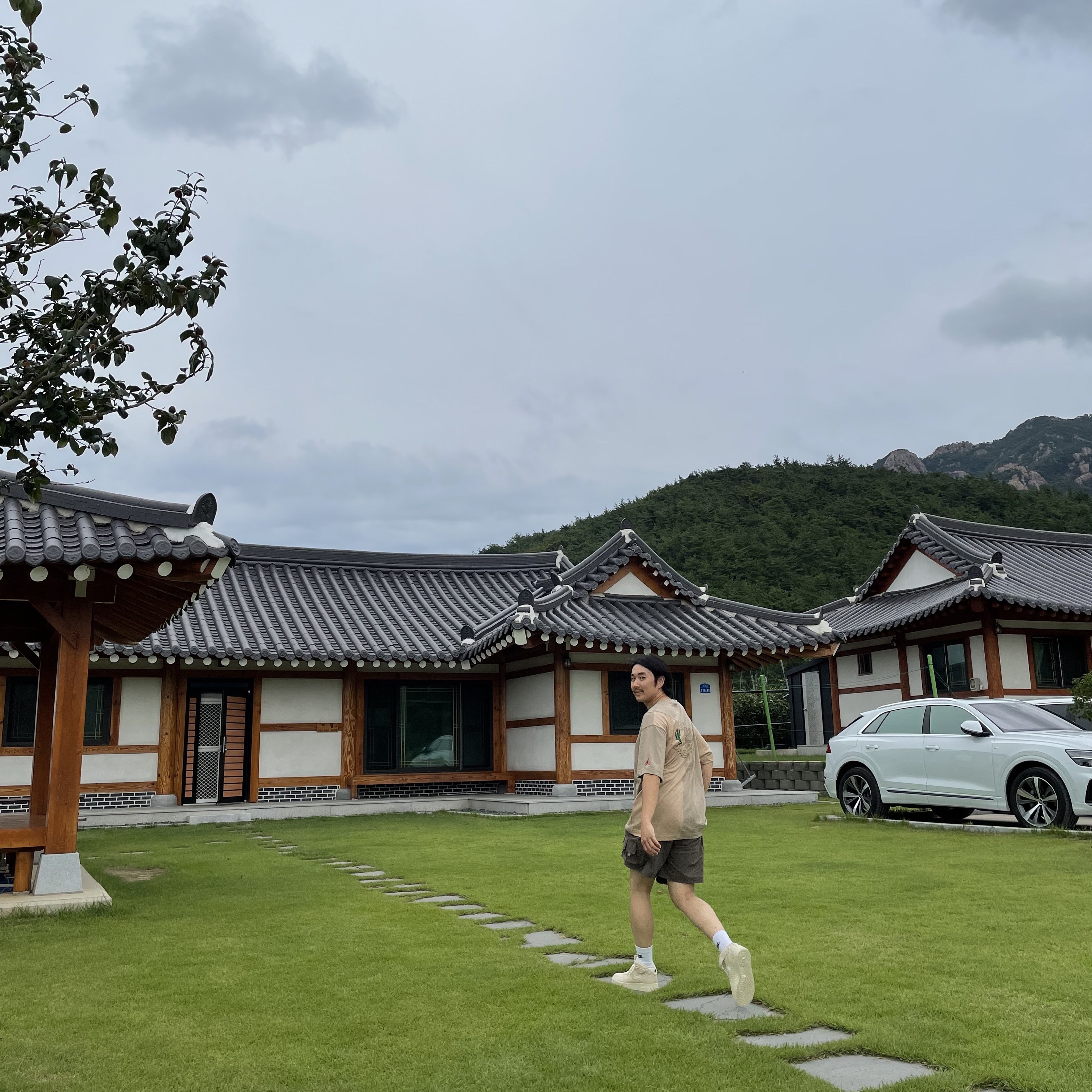 Nike x Stussy Air Force 1 '07 Mid SP Fossil, Nike ACG Cargo Shorts Ironstone - Asia 착용 스타일 - 2