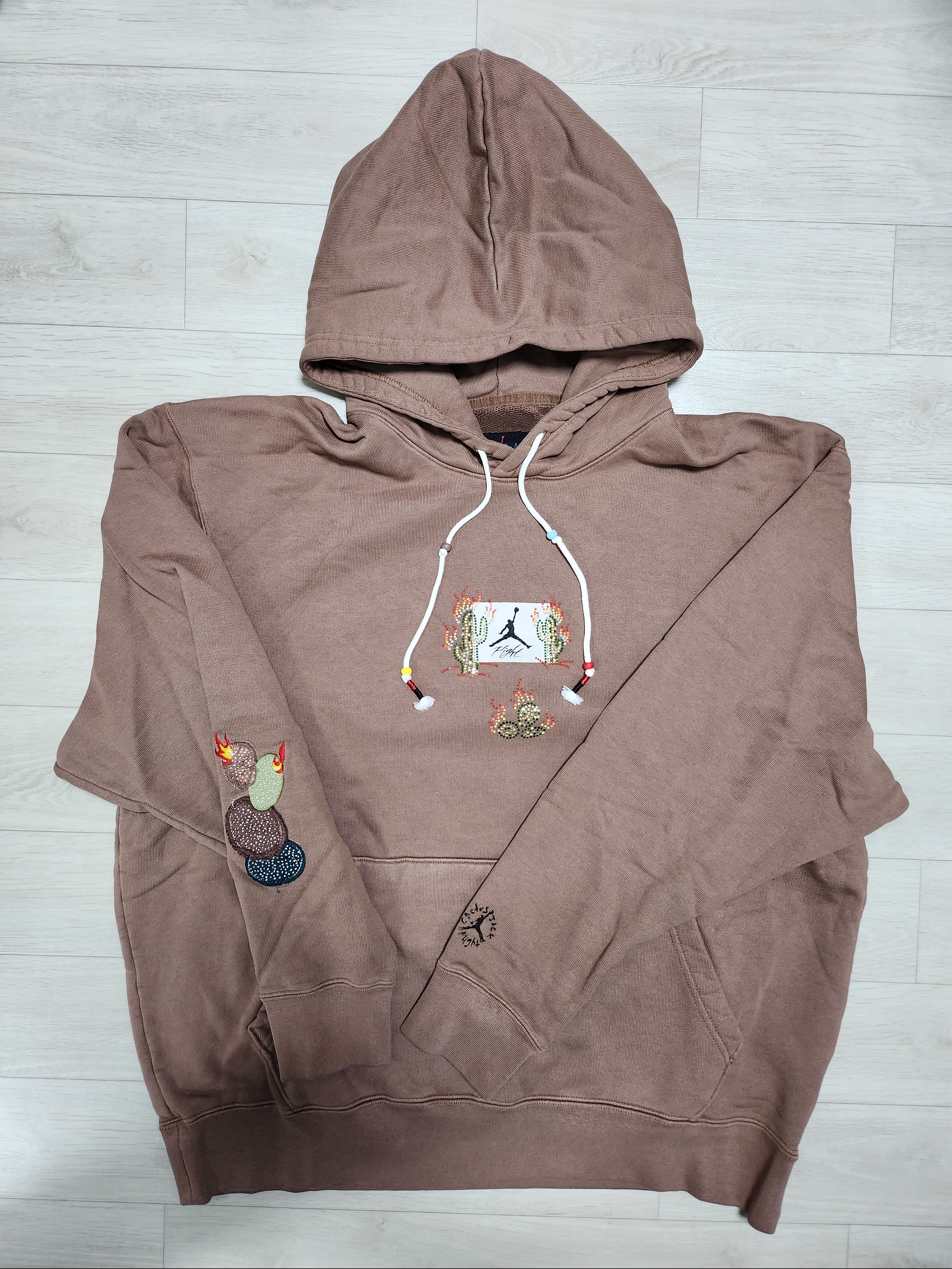 Jordan x Travis Scott Hoodie Antique Brown - Asia, Jordan x Travis Scott Hoodie Antique Brown - US/EU 착용 스타일 - 1