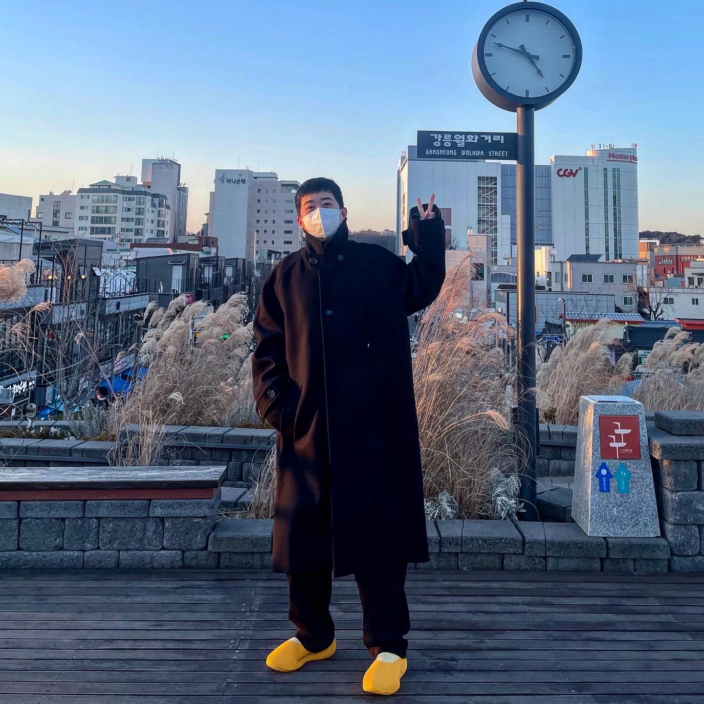 Adidas Yeezy Knit RNR Sulfur, Undermycar Majanne Multi Button Oversized Wool Coat Black Oyster - 21FW 착용 스타일