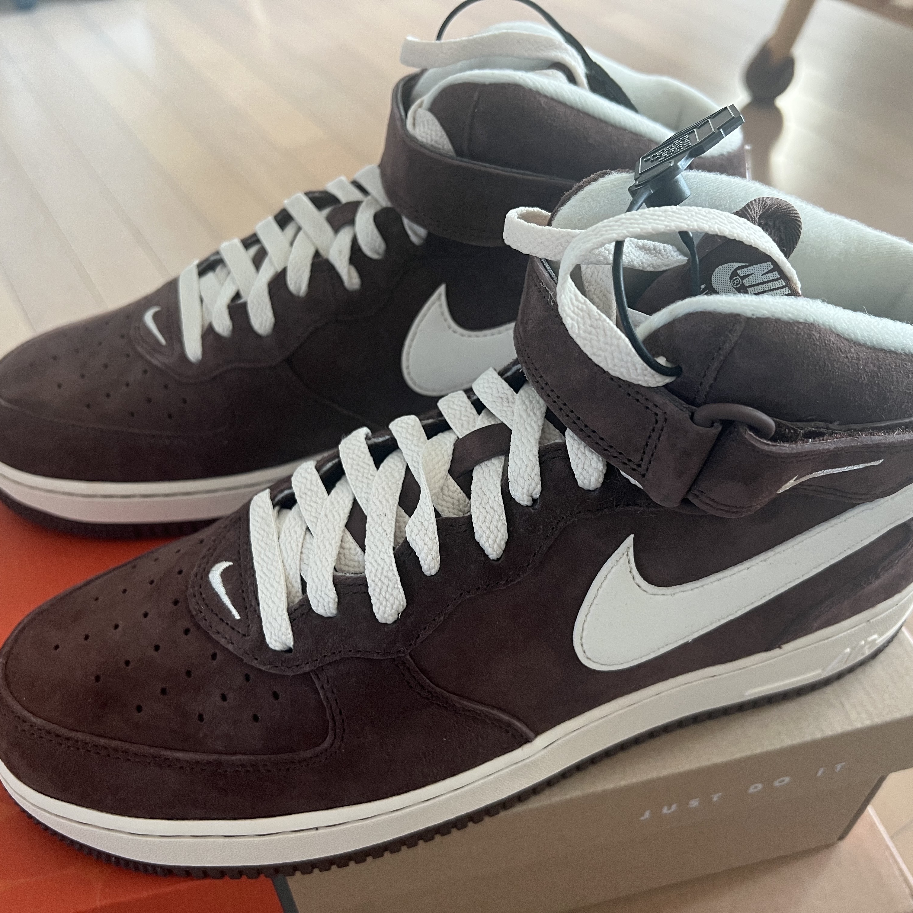 Nike Air Force 1 Mid '07 QS Chocolate 착용 스타일