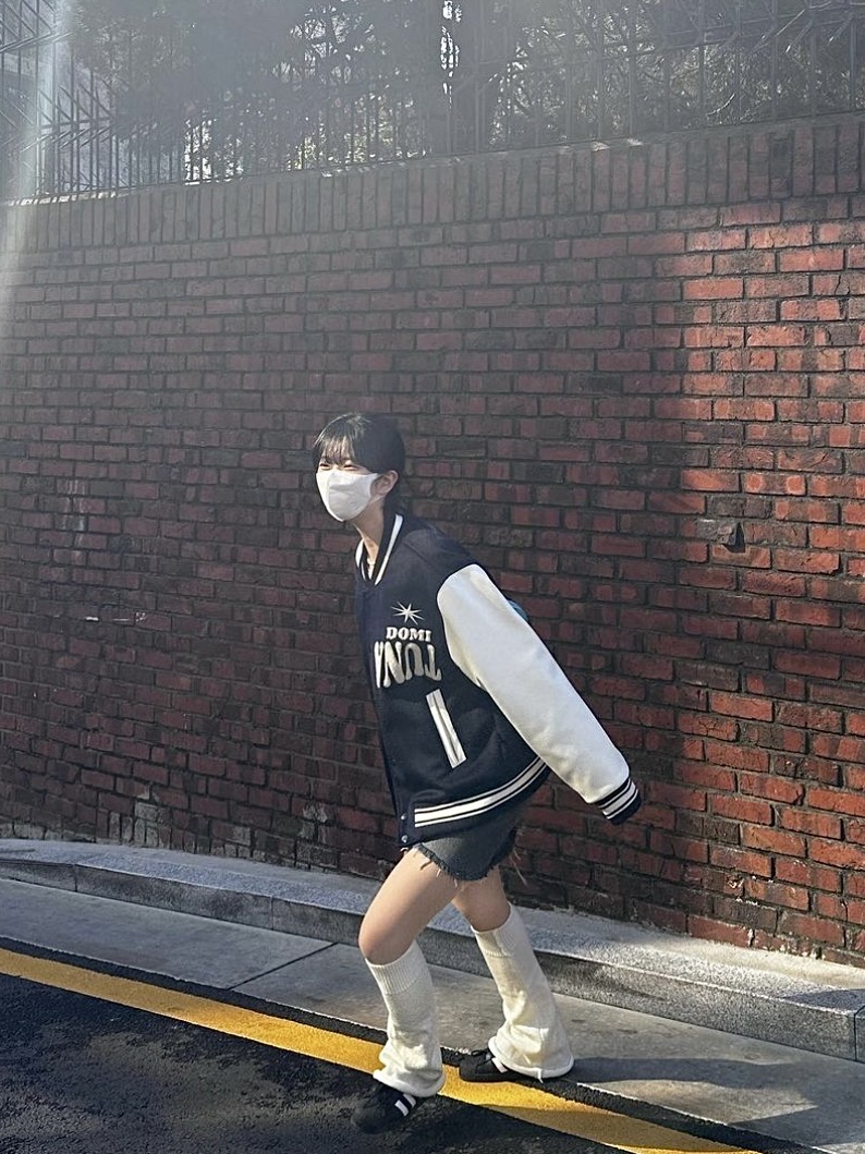 Adidas Superstar Core Black White 착용 스타일 - 3