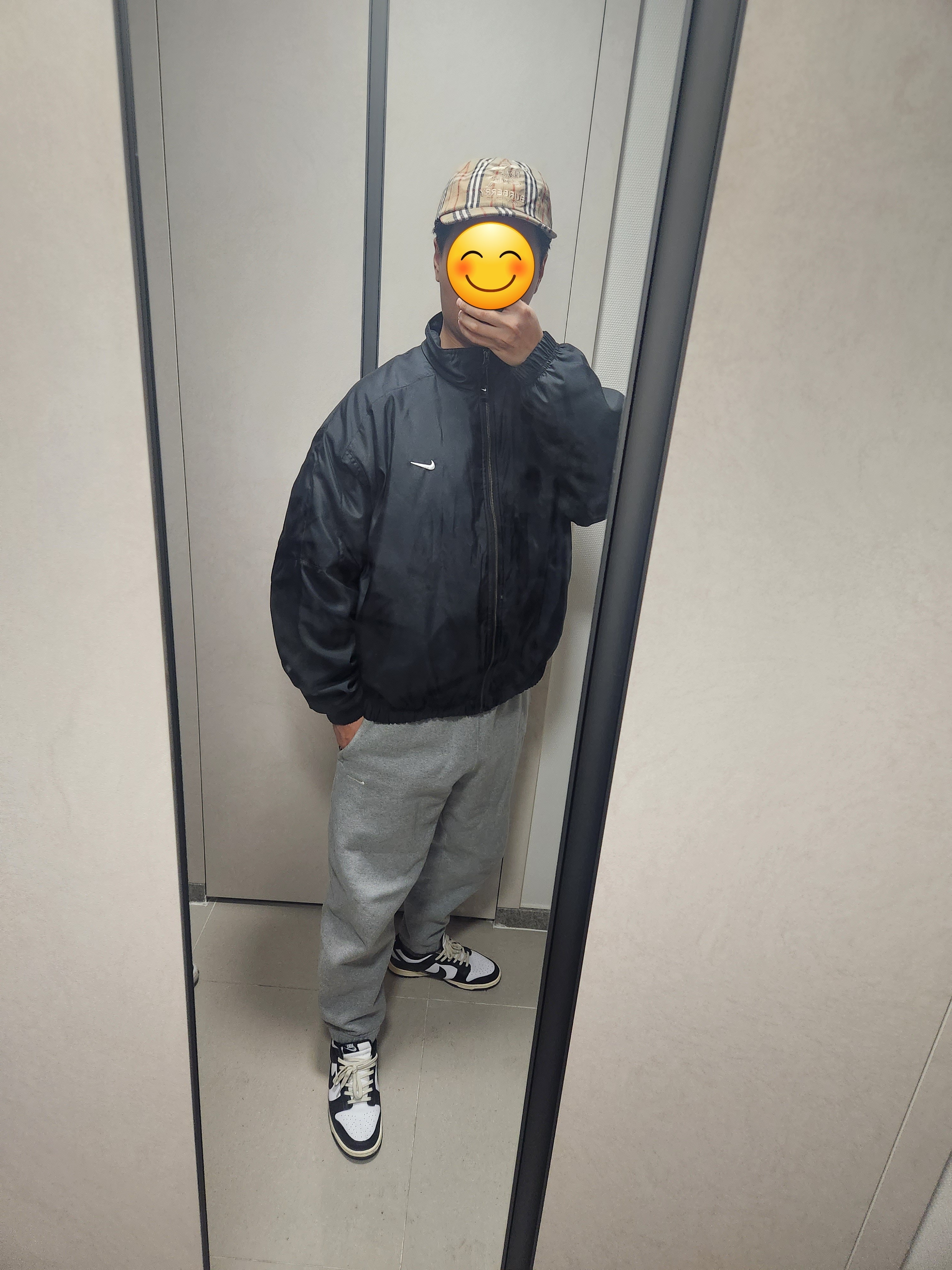 Nike NRG Solo Swoosh Satin Bomber Jacket Black Doll - Asia, Supreme x Burberry Denim 6-Panel Beige - 22SS 착용 스타일