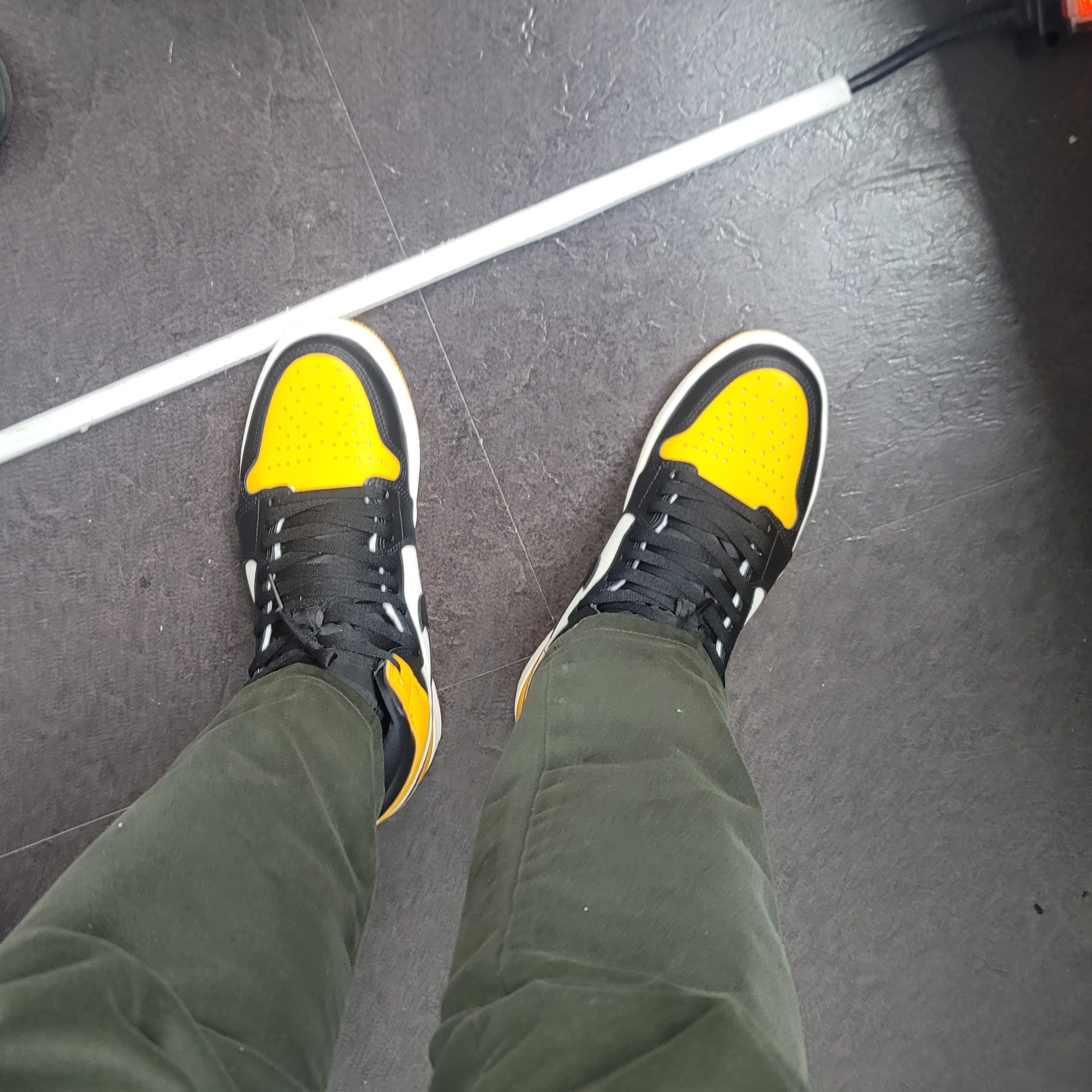 Jordan 1 Retro High OG Taxi 착용 스타일 - 2