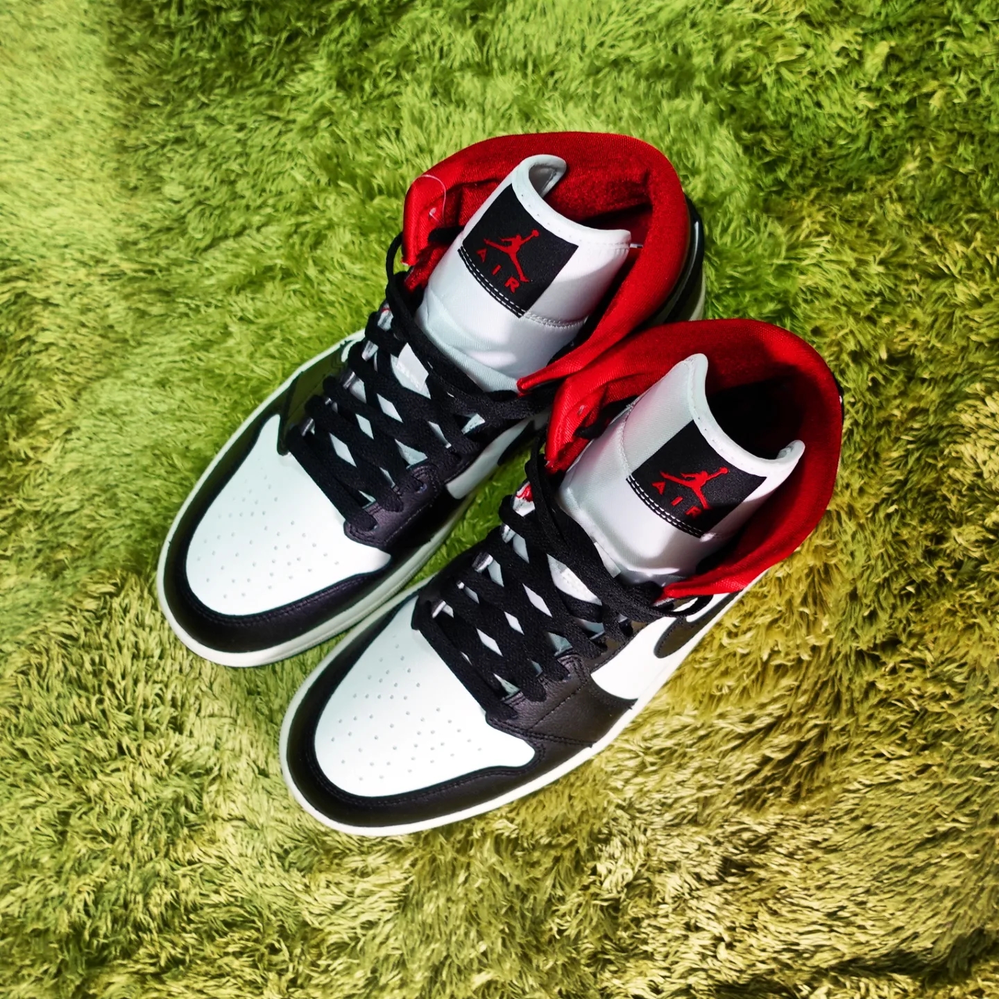 (W) Jordan 1 Mid Black Gym Red 착용 스타일 - 5