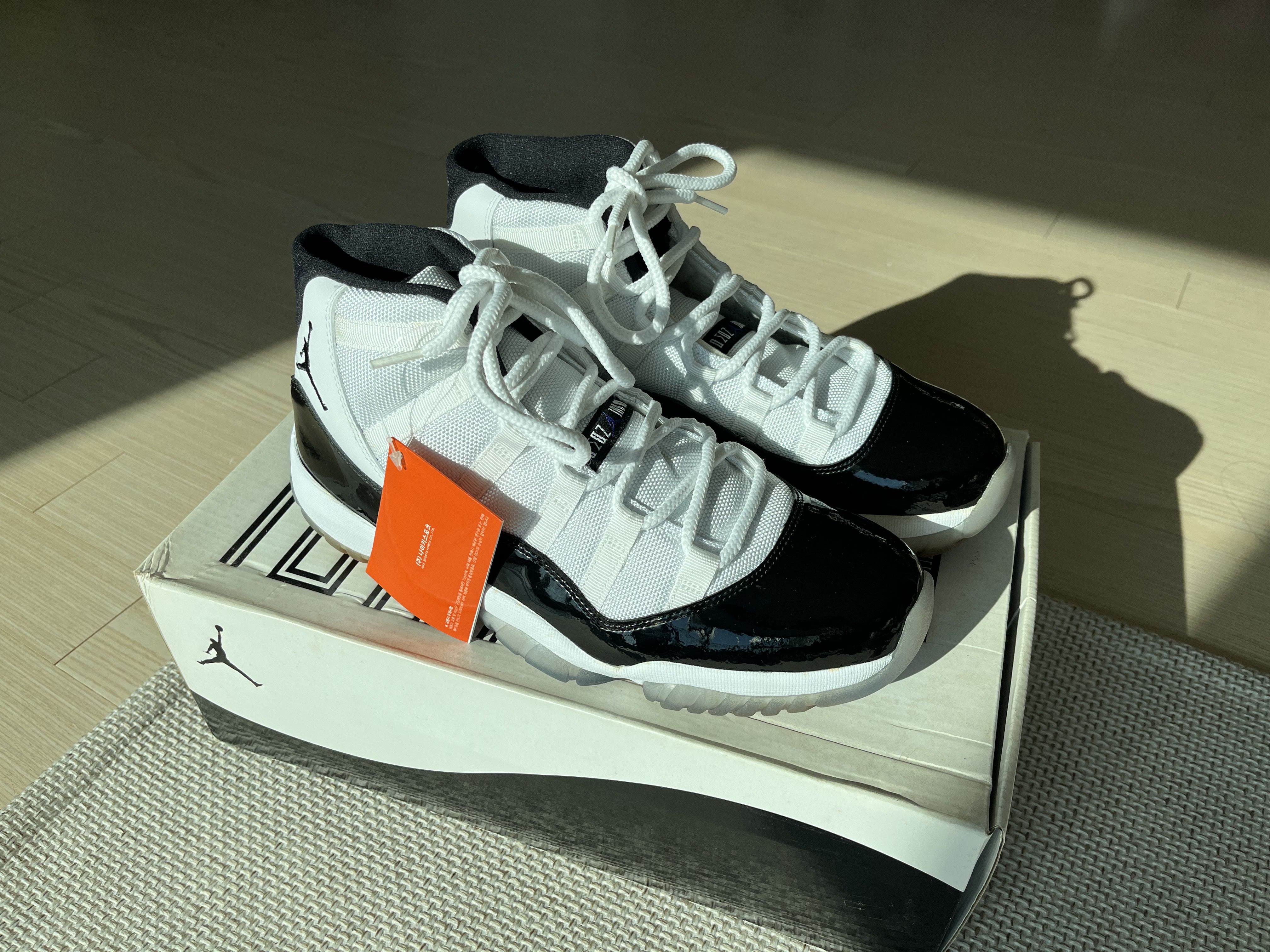 Jordan 11 Retro Concord 2011 착용 스타일 - 2