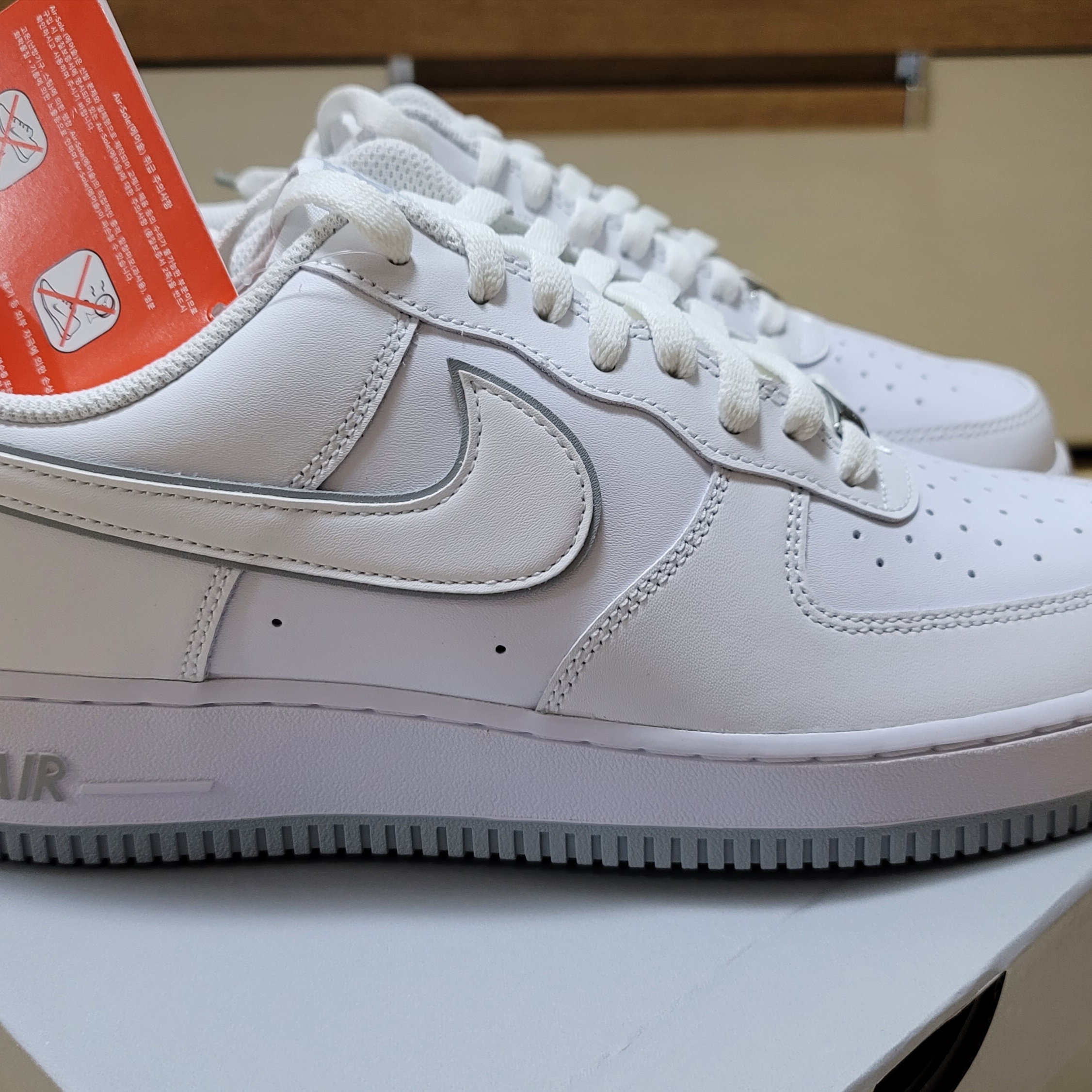 Nike Air Force 1 '07 White Wolf Grey 착용 스타일 - 4