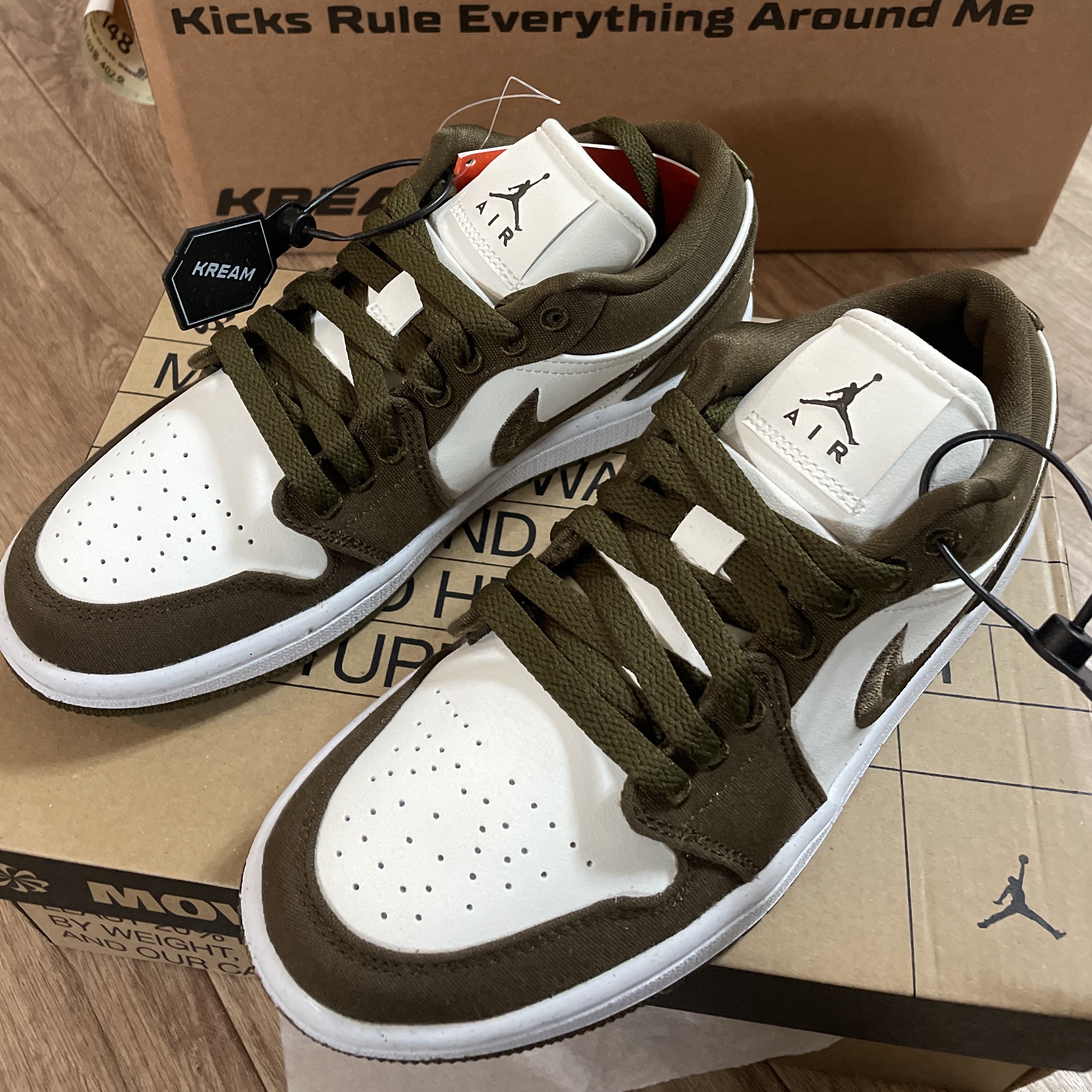 (W) Jordan 1 Low SE Light Olive 착용 스타일