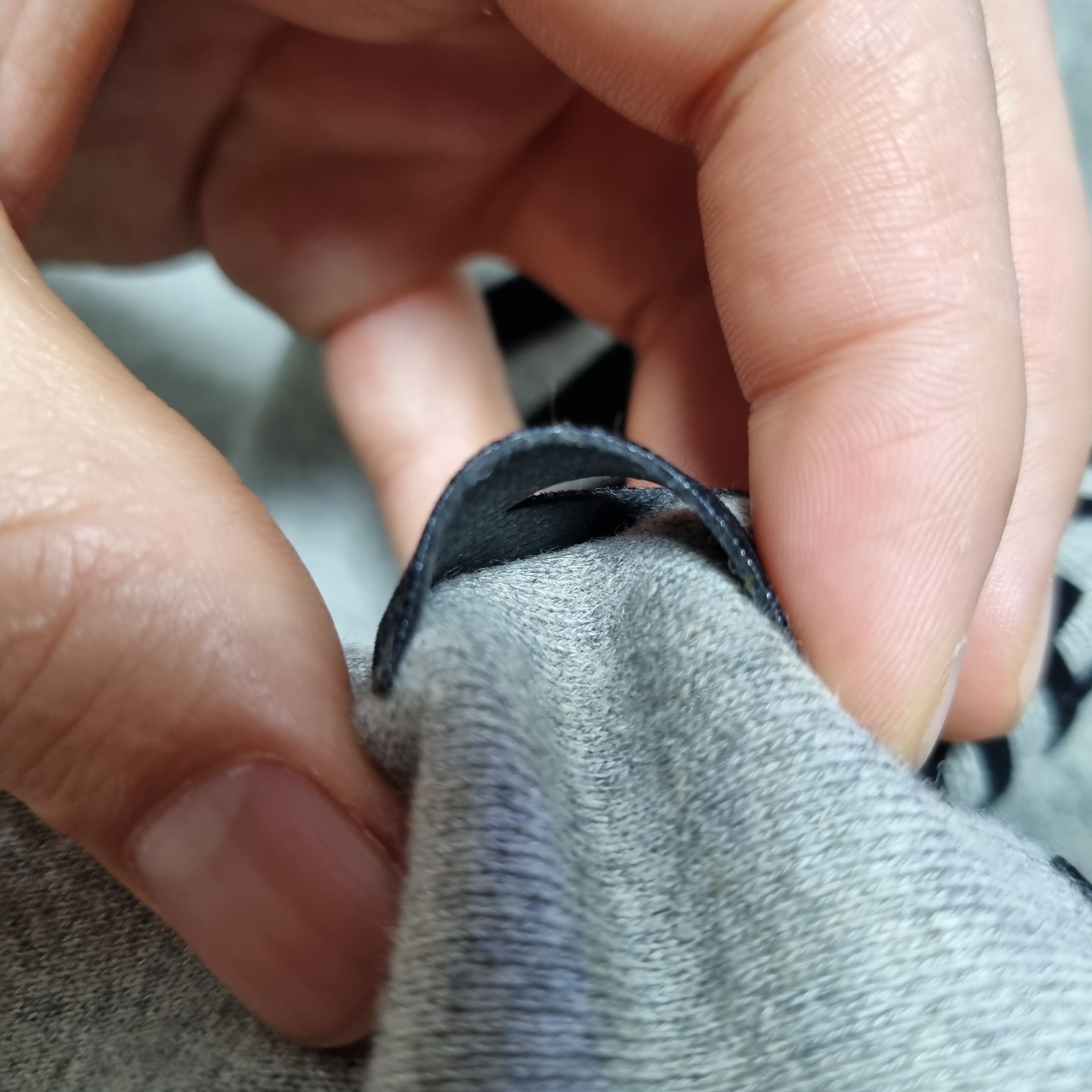 Essentials The Core Collection Hoodie Dark Oatmeal 착용 스타일 - 1