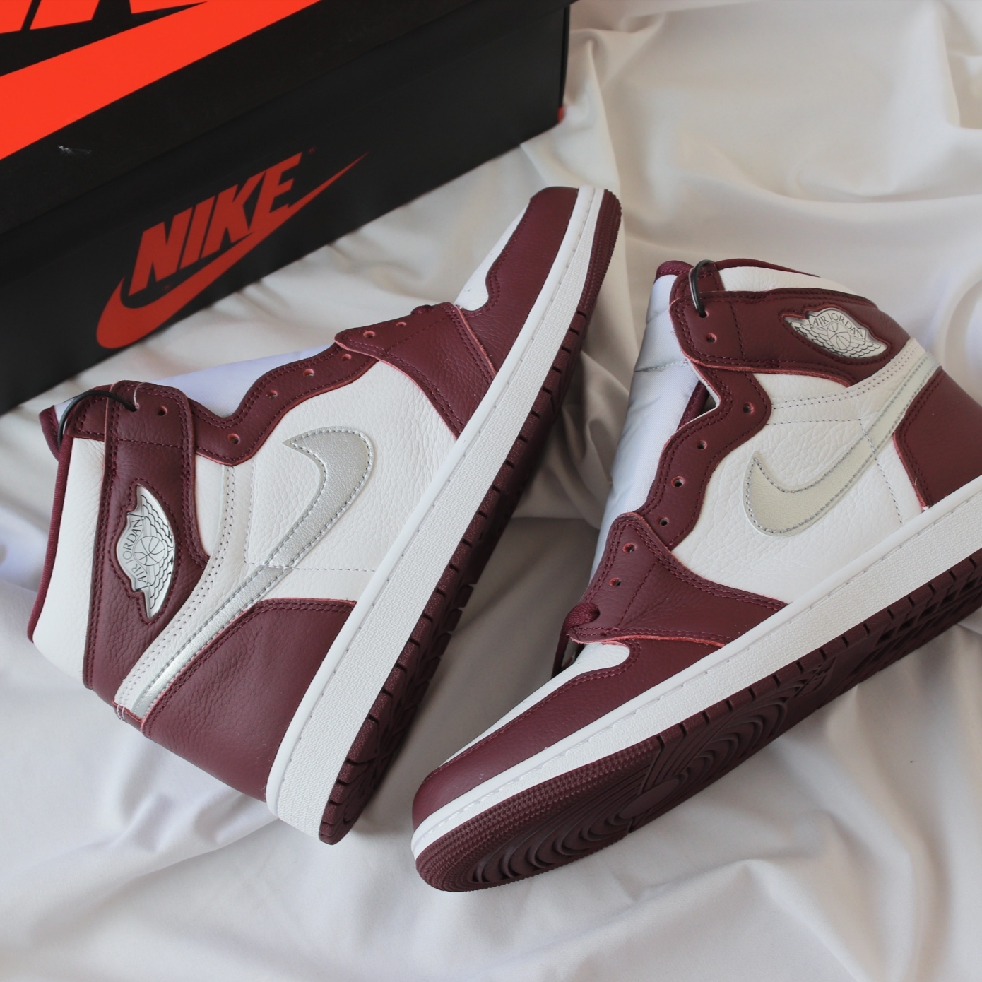 Jordan 1 Retro High OG Bordeaux, (GS) Jordan 1 Retro High OG Bordeaux 착용 스타일 - 2