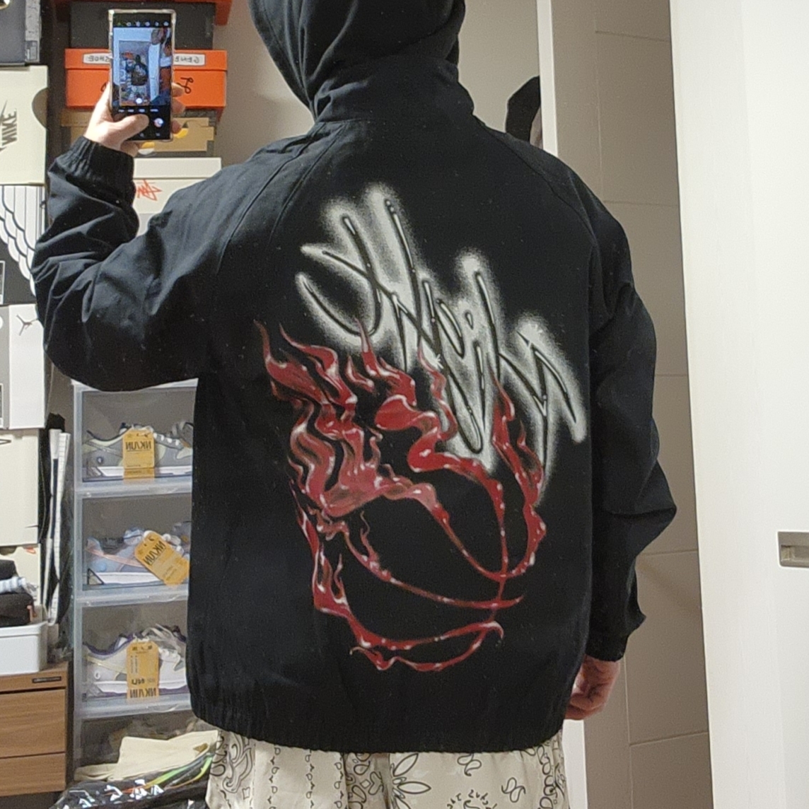 Jordan 1 x Travis Scott Retro Low OG SP Black Phantom, Jordan x Travis Scott x Fragment Hoodie Black (DJ0615-010) 착용 스타일 - 4