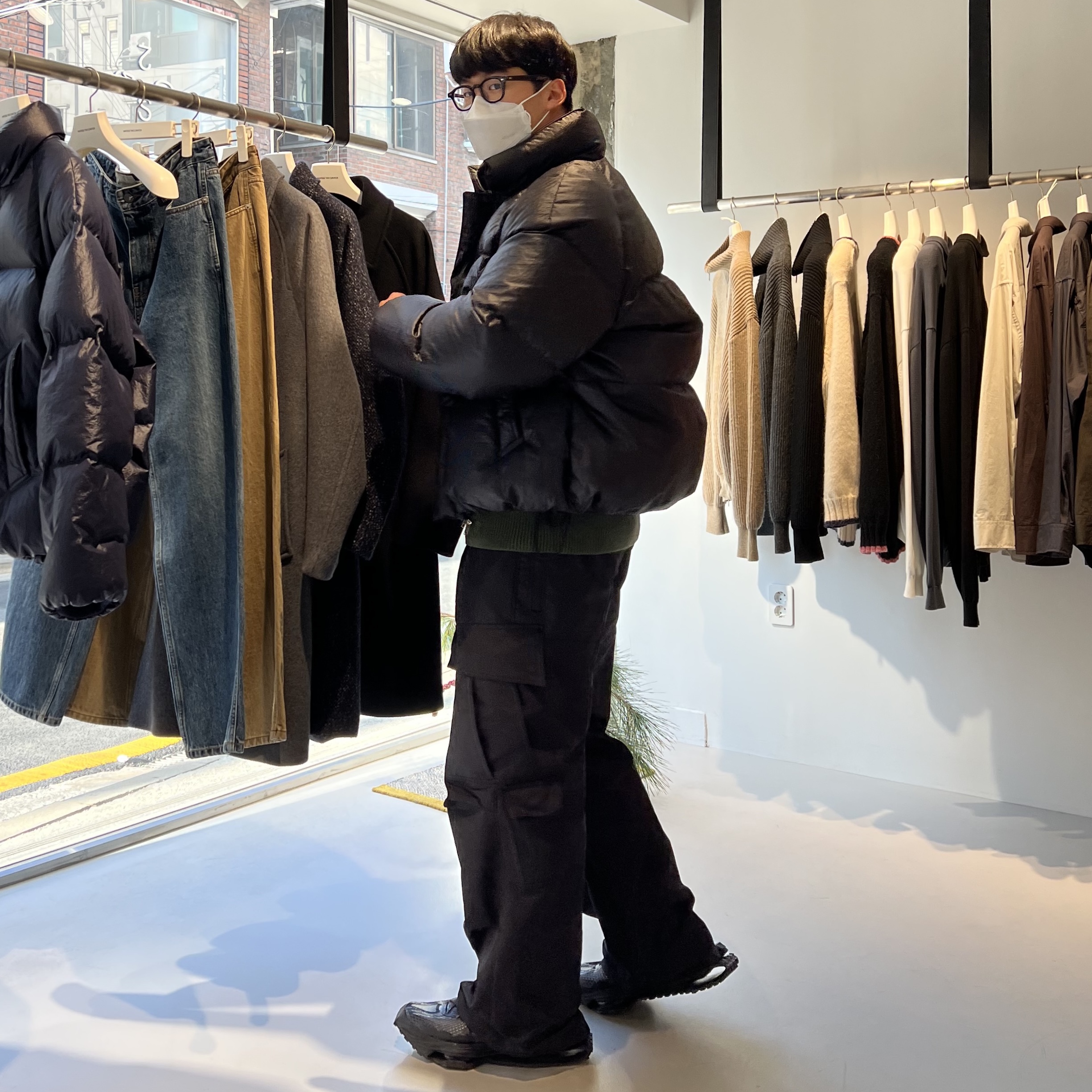 Nike x Matthew M Williams Zoom 004 Triple Black, Stussy Curly S Sweater Green 착용 스타일
