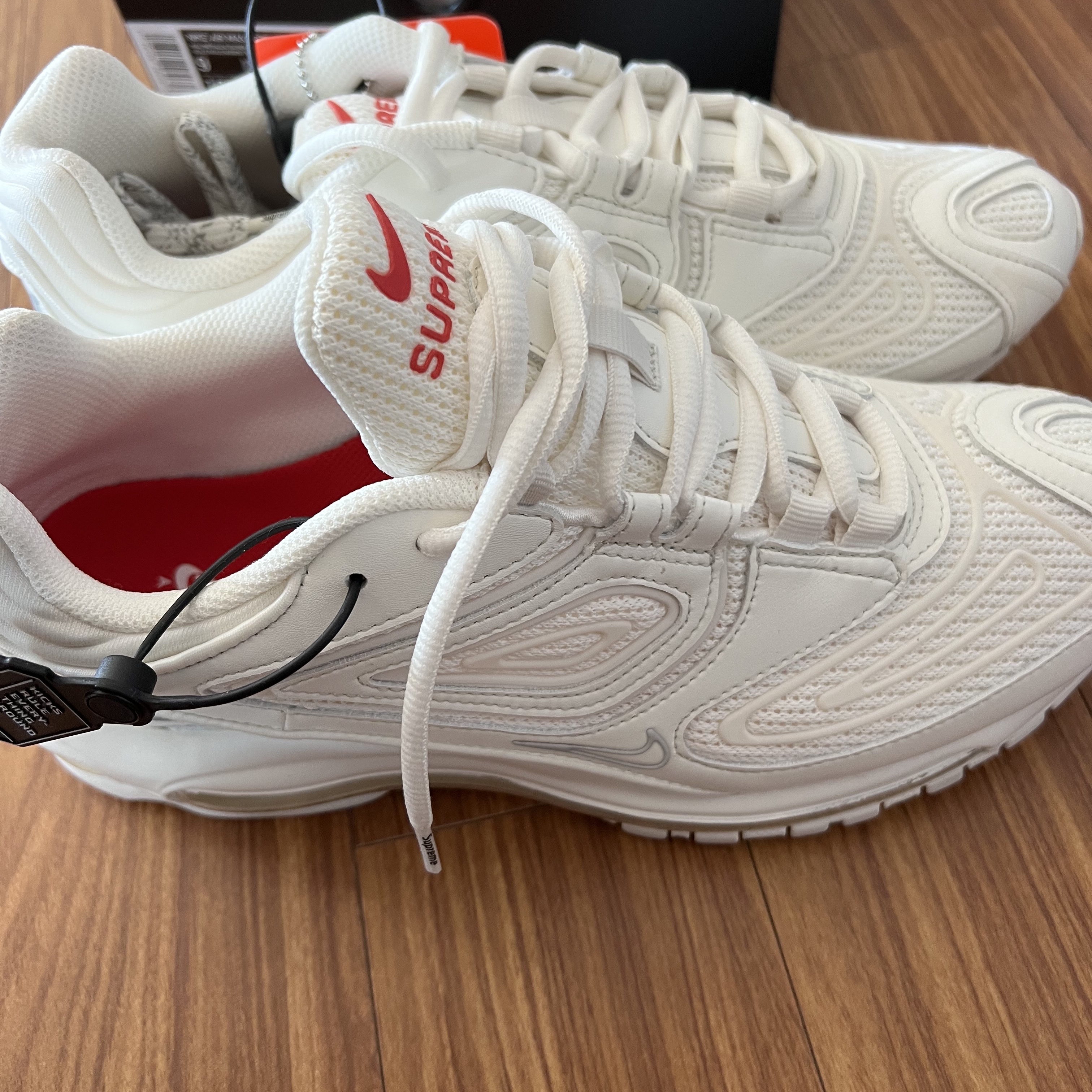 Nike x Supreme Air Max 98 TL White 착용 스타일 - 5