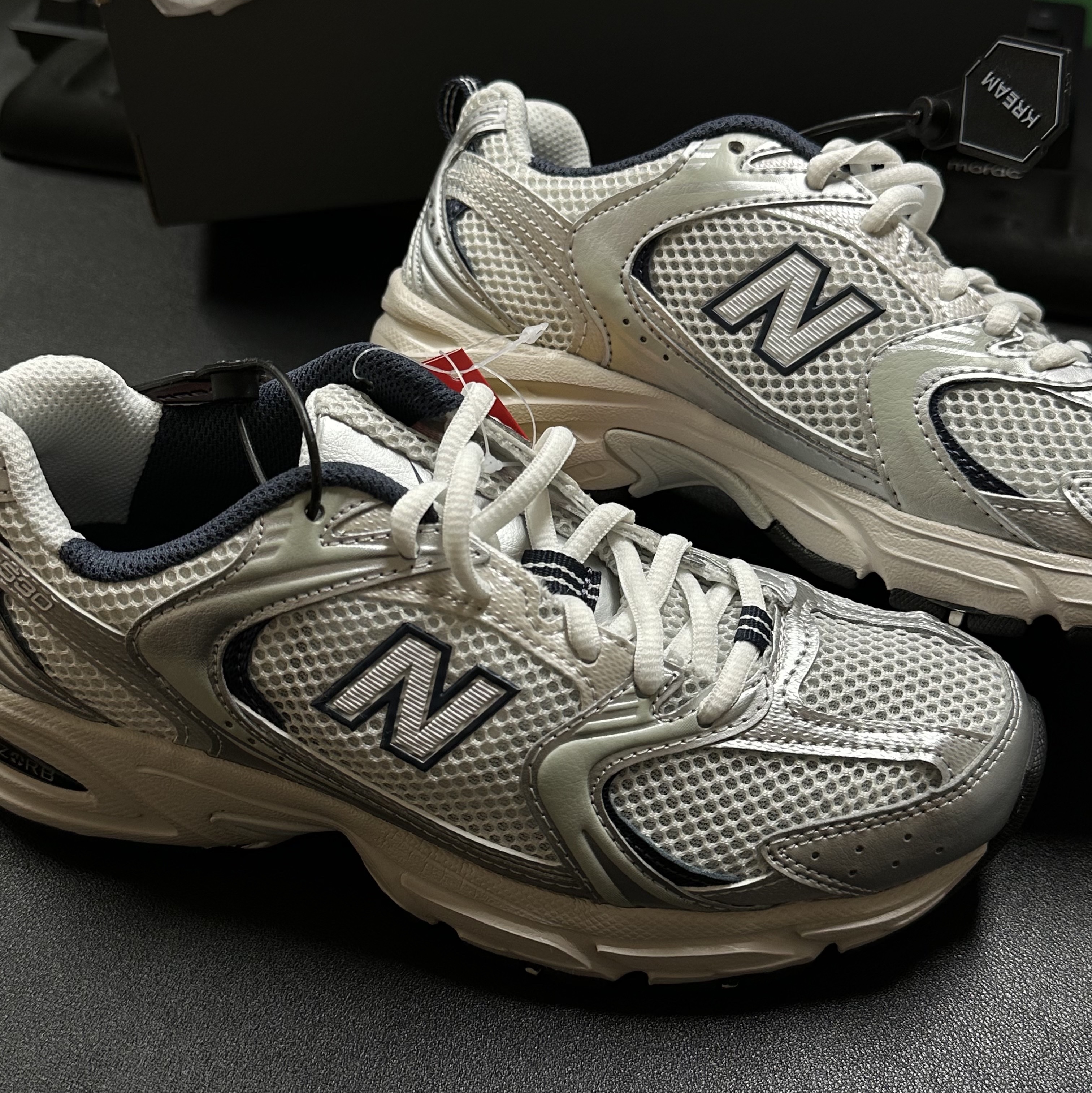 New Balance 530 Steel Grey 착용 스타일