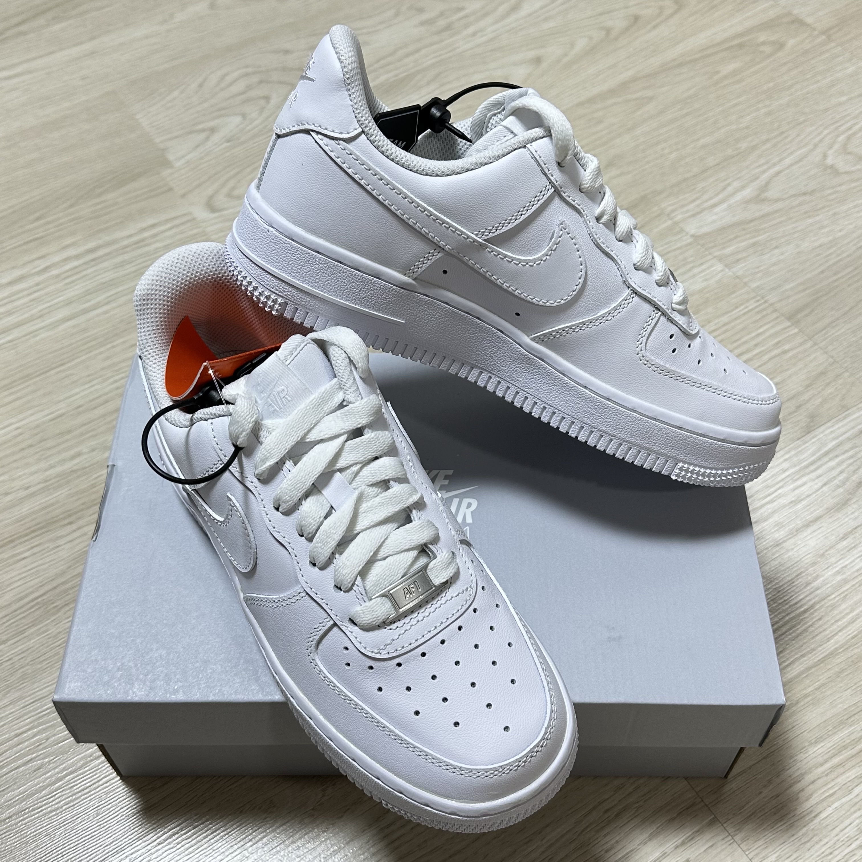 (W) Nike Air Force 1 '07 Low White 착용 스타일 - 2
