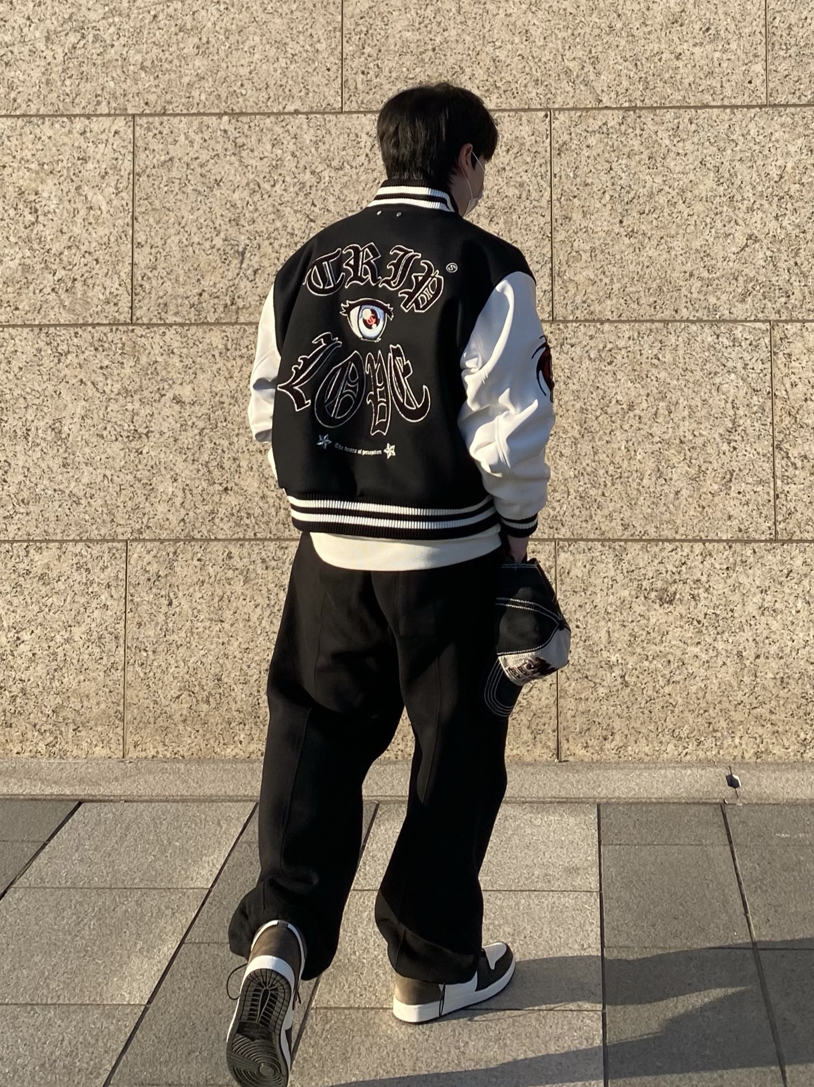 Jordan 1 Retro High OG Black Mocha 착용 스타일 - 2