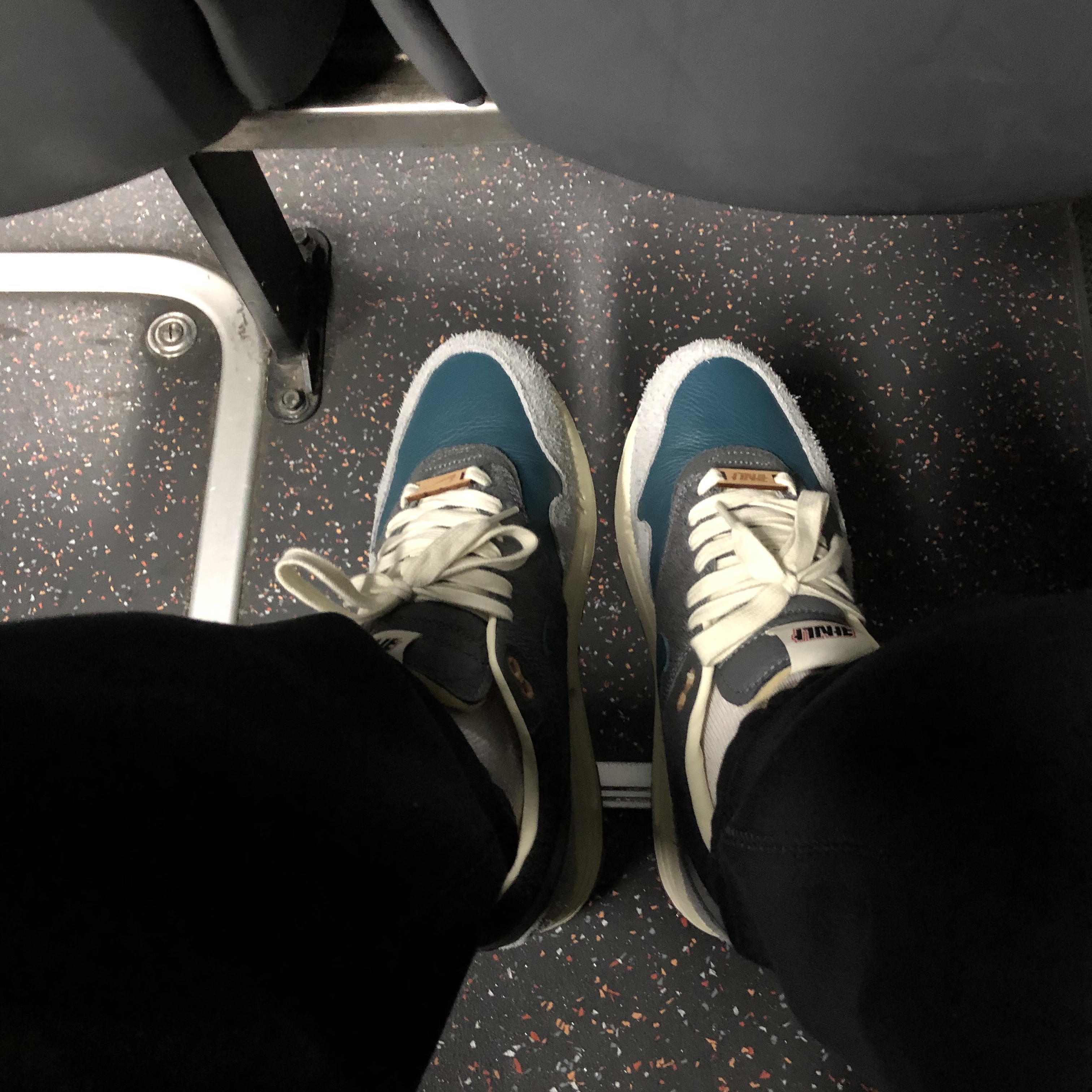 Nike x Kasina Air Max 1 SP Won-Ang Particle Grey, Nike NRG Solo Swoosh Fleece Pants Black - US/EU 착용 스타일