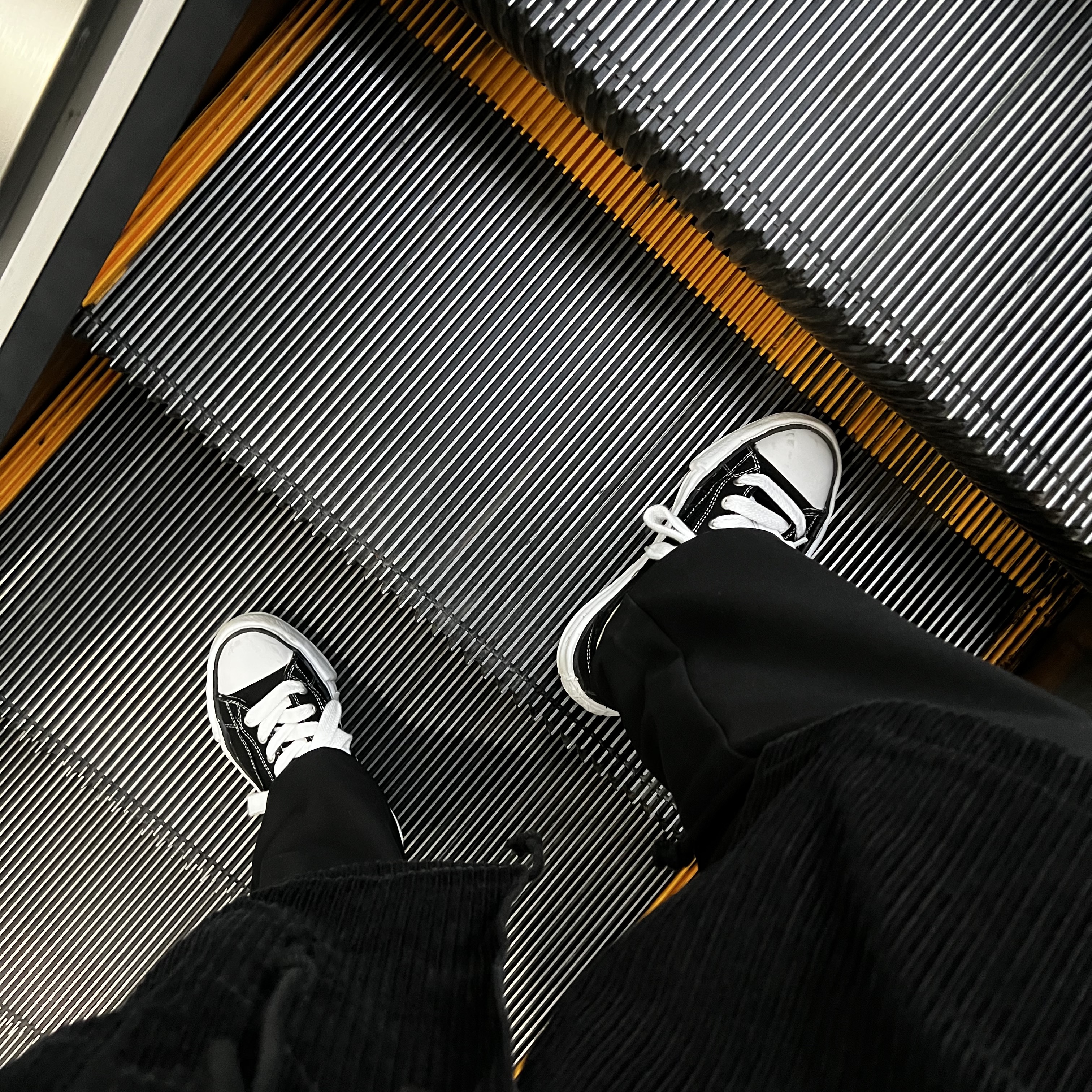 Maison Mihara Yasuhiro Peterson OG Sole Canvas Low Sneakers Black 착용 스타일