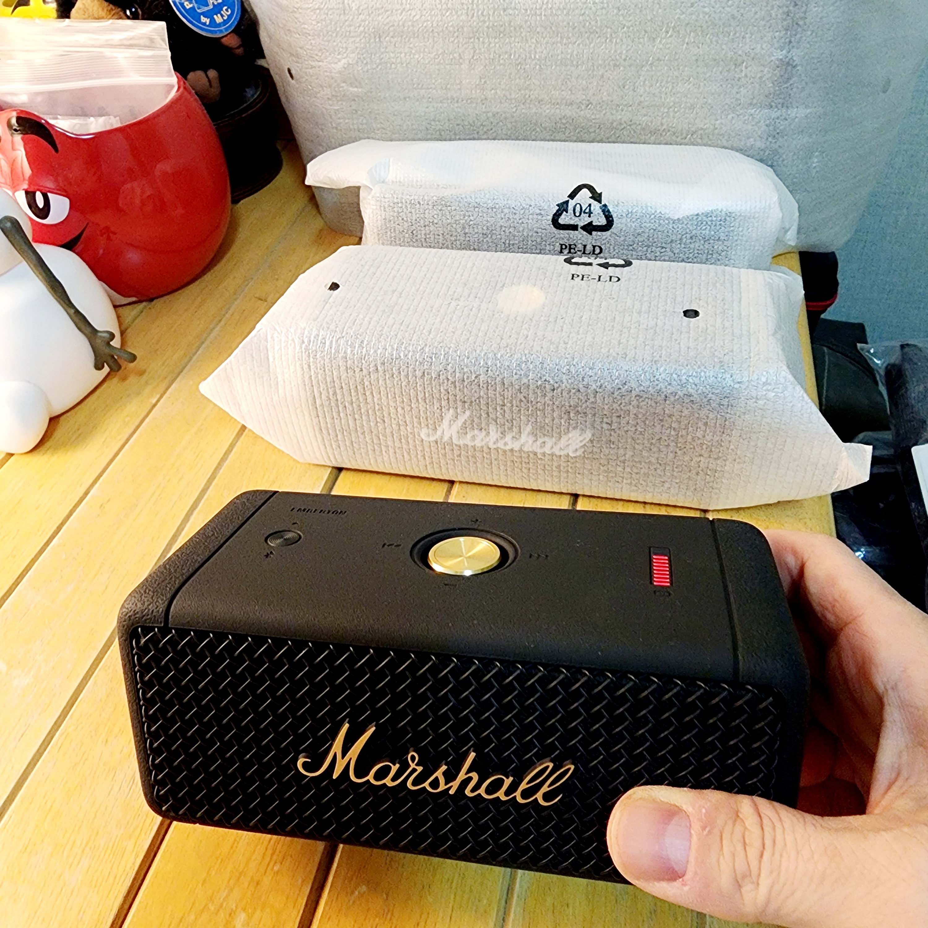 Marshall Emberton Black & Brass (Korean Ver.) 착용 스타일
