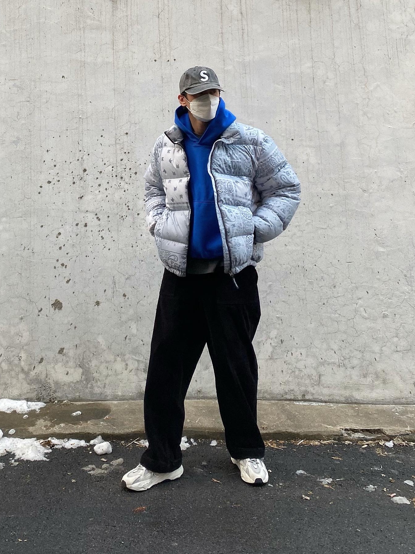 Supreme Pigment Print S Logo 6-Panel Black - 20SS, Yeezy Gap Hoodie Blue 착용 스타일 - 2