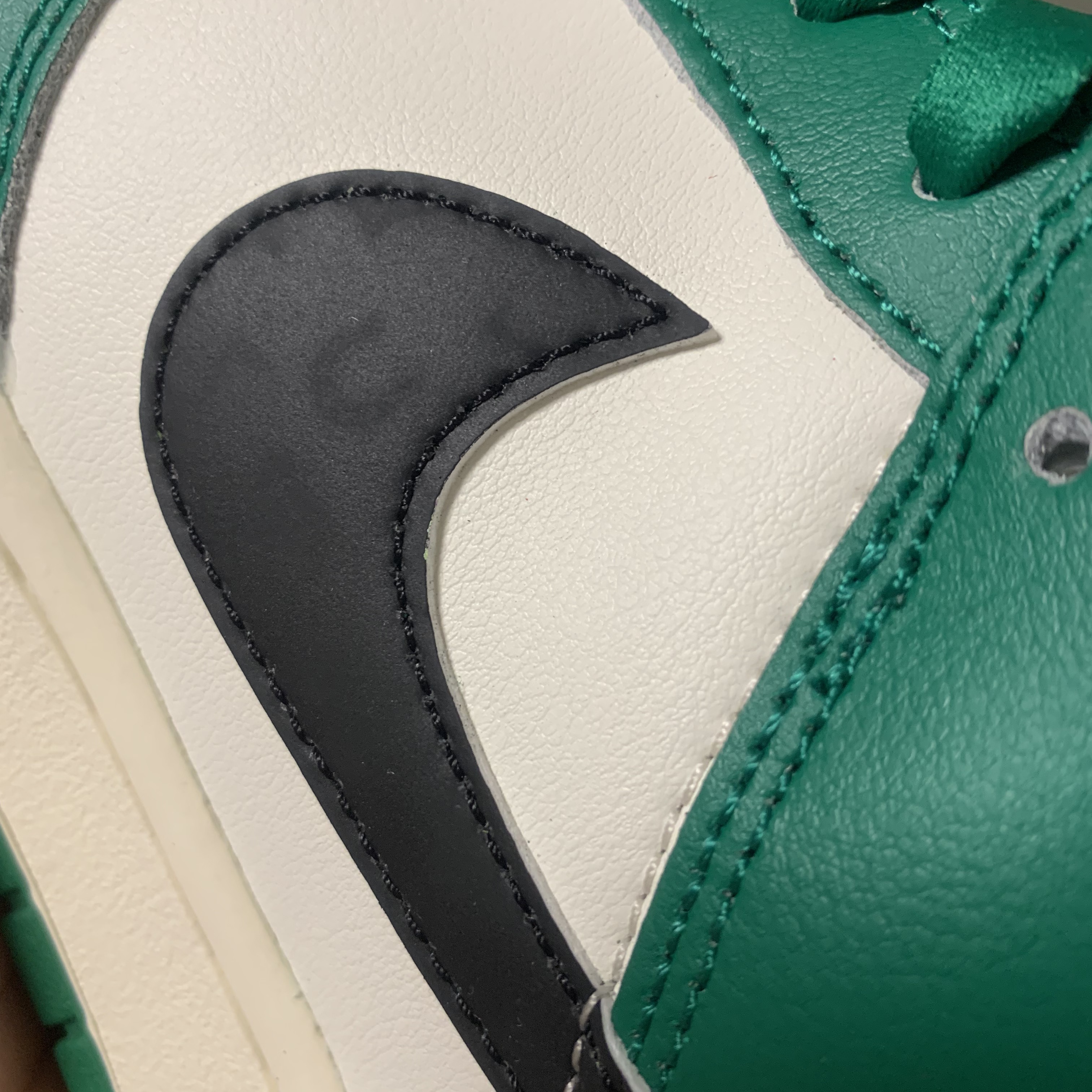 Nike Dunk Low Retro SE Jackpot Malachite 착용 스타일 - 2