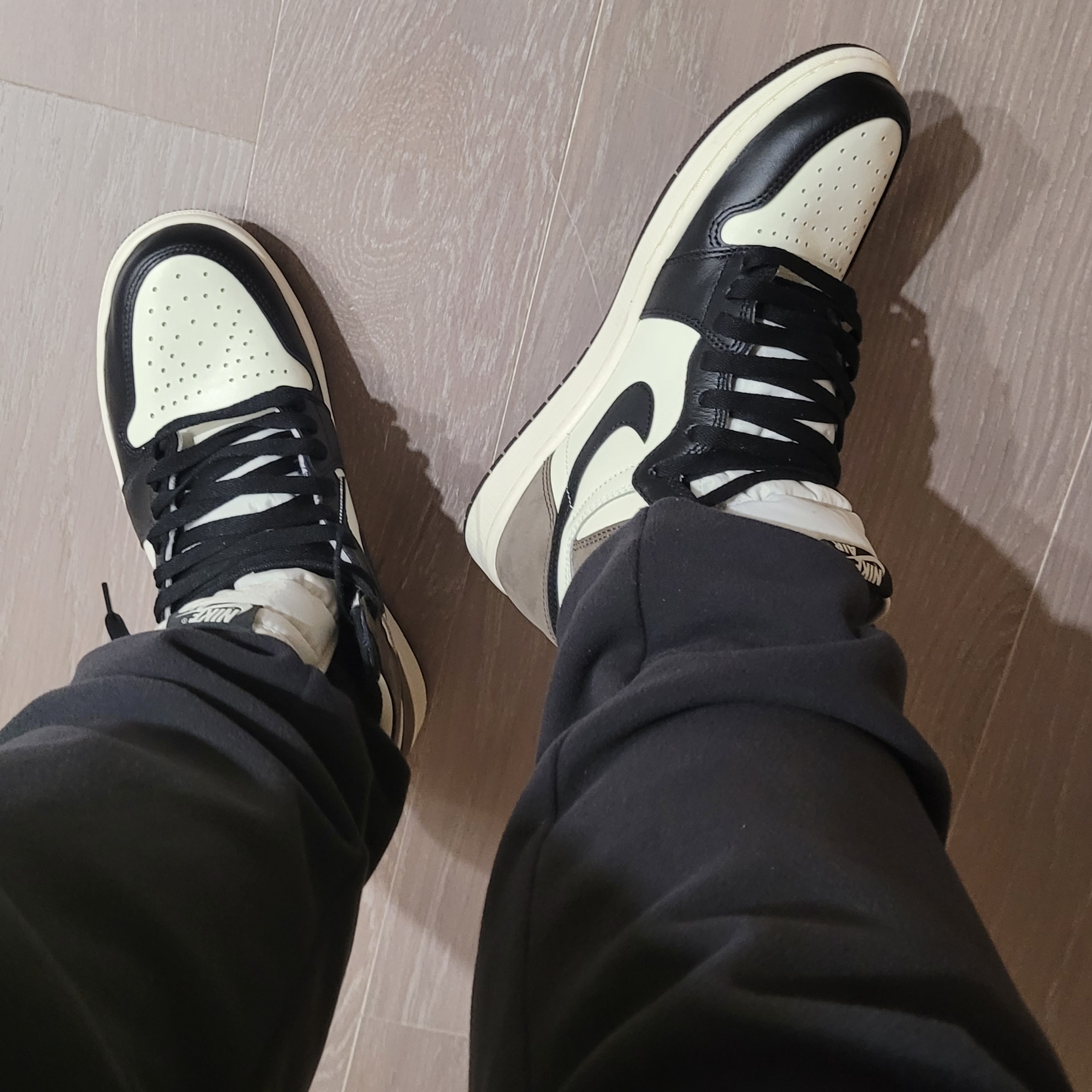 Jordan 1 Retro High OG Black Mocha 착용 스타일