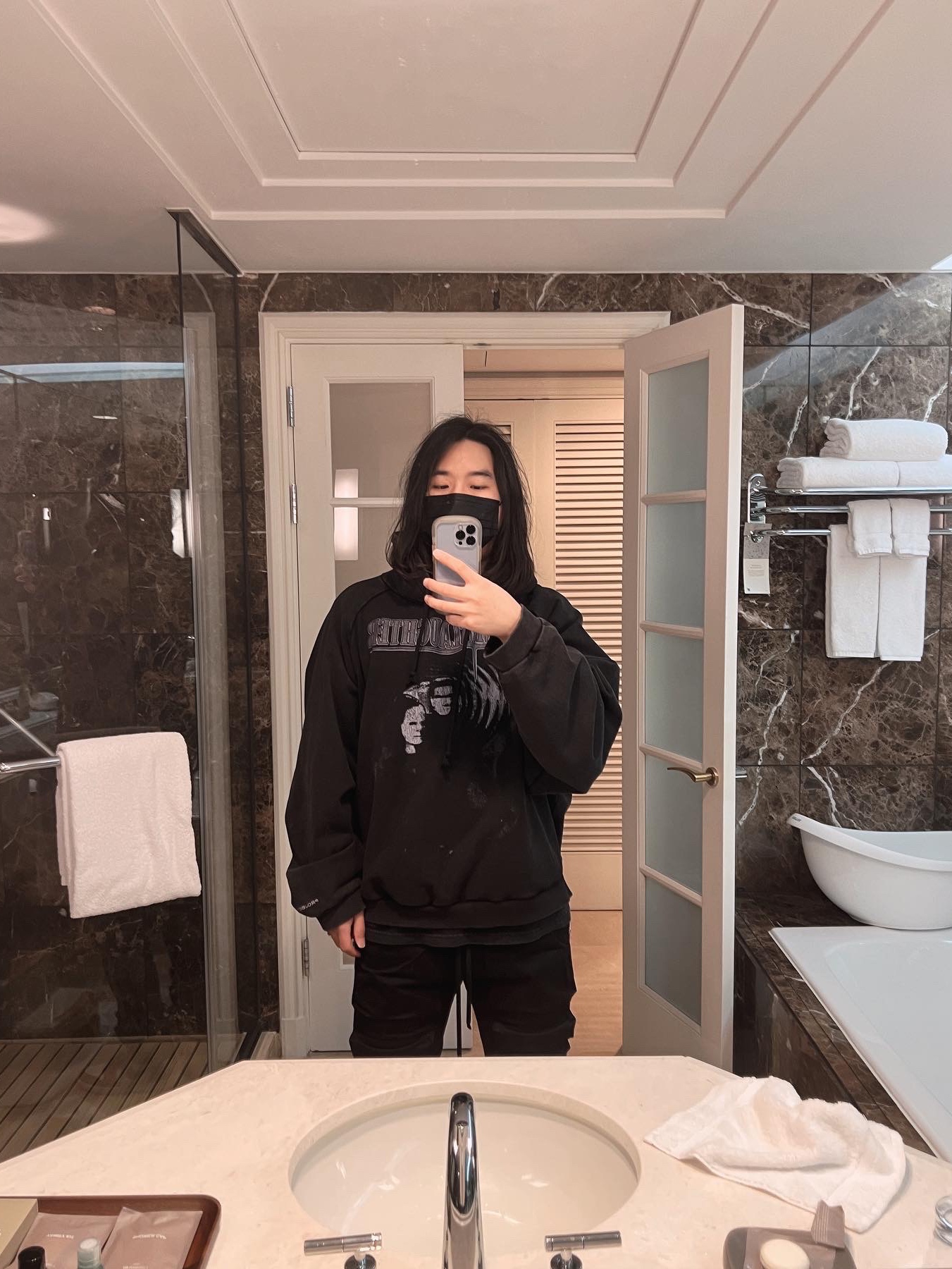 Jordan 1 Retro High OG Chicago 2022, Project G/R Mind Slaughter Vintage Washeed Hoodie Black 착용 스타일 - 3