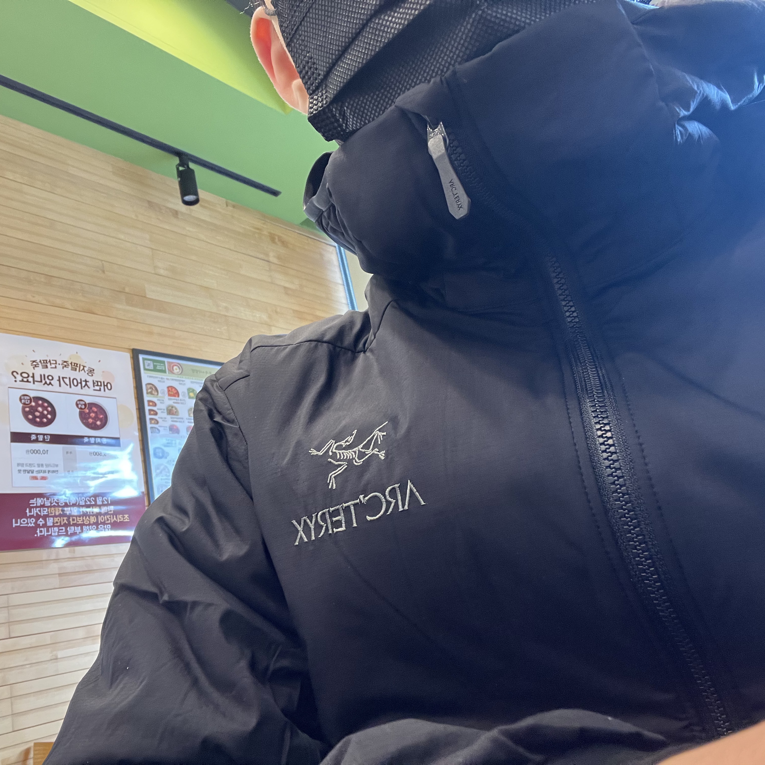 Arc'teryx Atom LT Hoody Black 착용 스타일