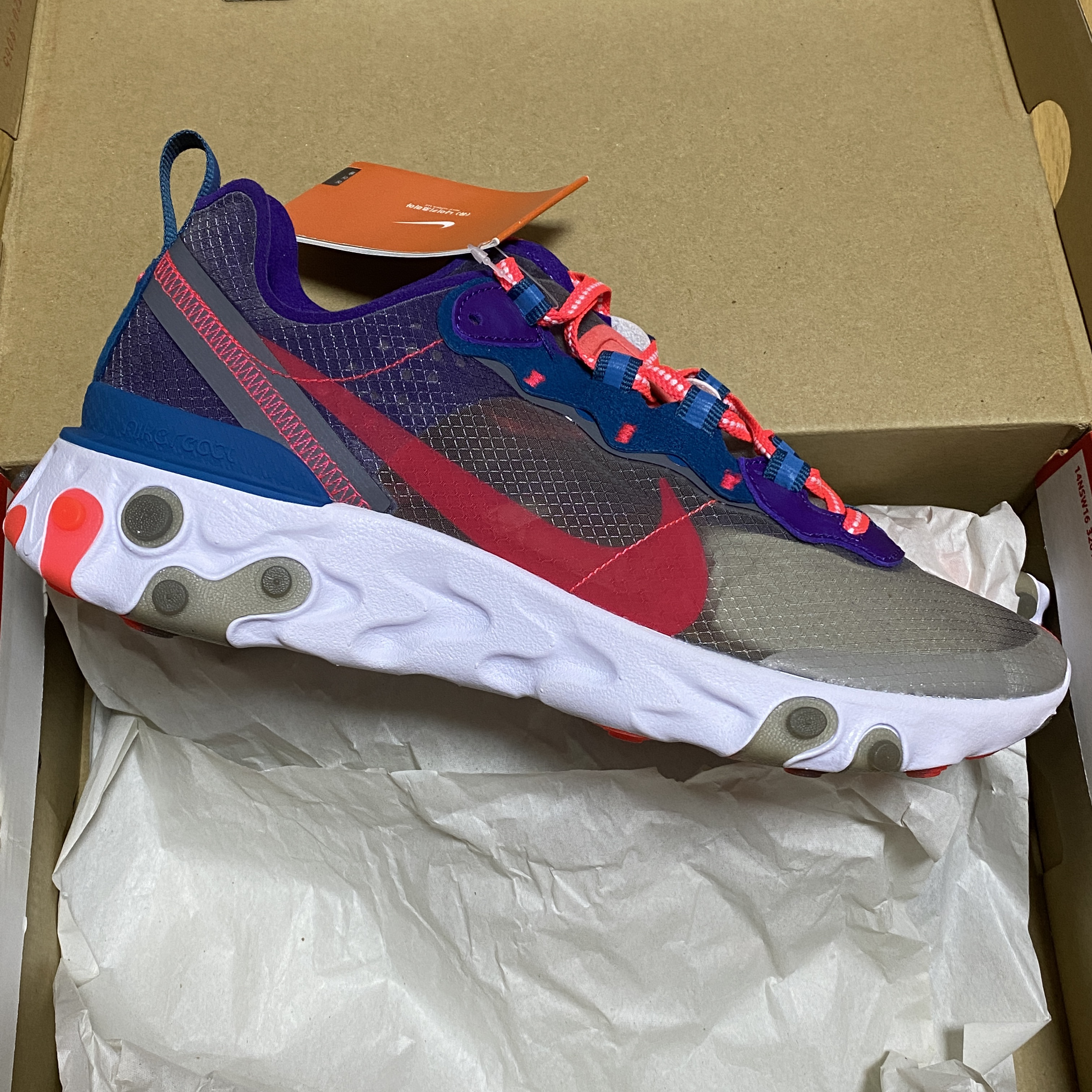Nike React Element 87 Red Orbit 착용 스타일