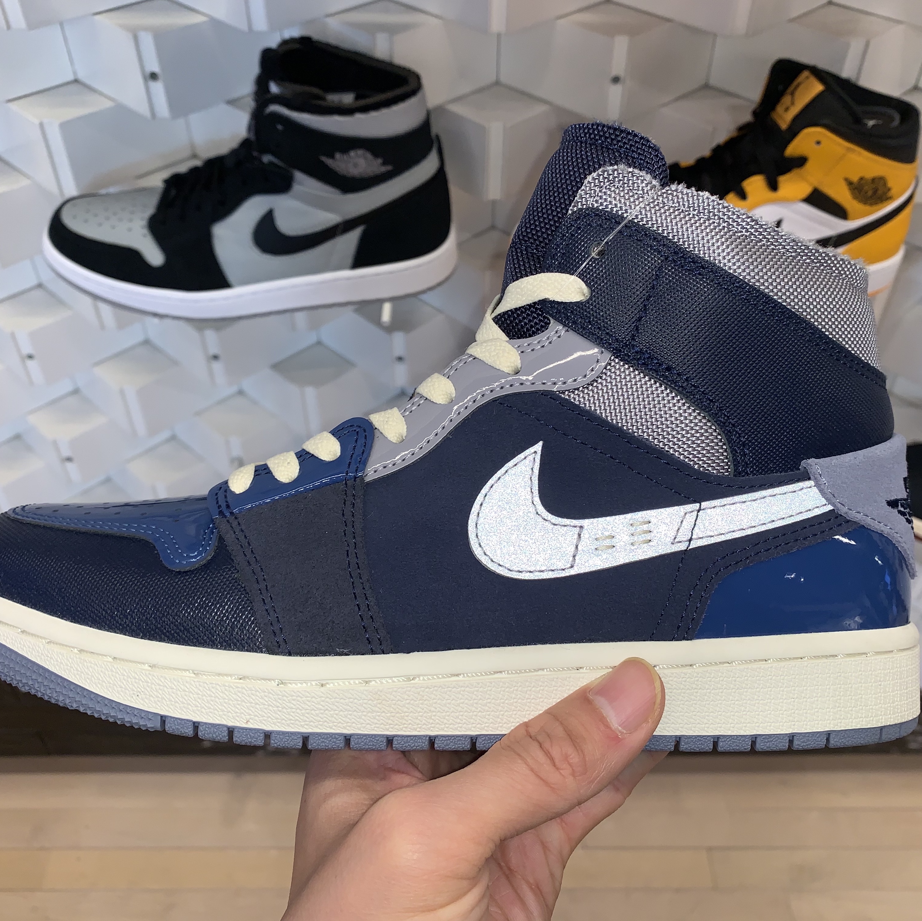 Jordan 1 Mid SE Craft Obsidian French Blue, Jordan 1 Low SE Craft Obsidian 착용 스타일 - 2