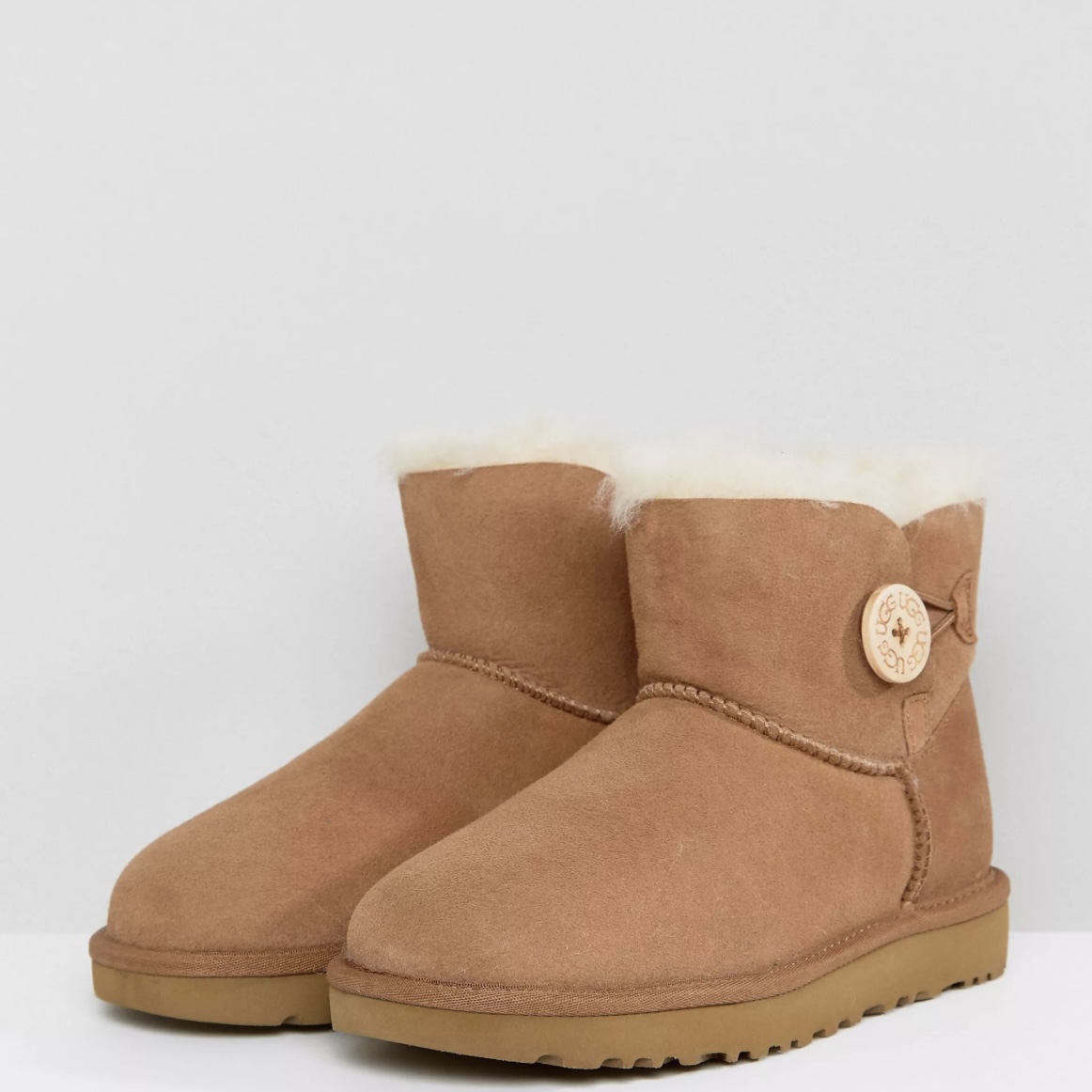 (W) UGG Mini Bailey Button II Boots Chestnut 착용 스타일 - 2